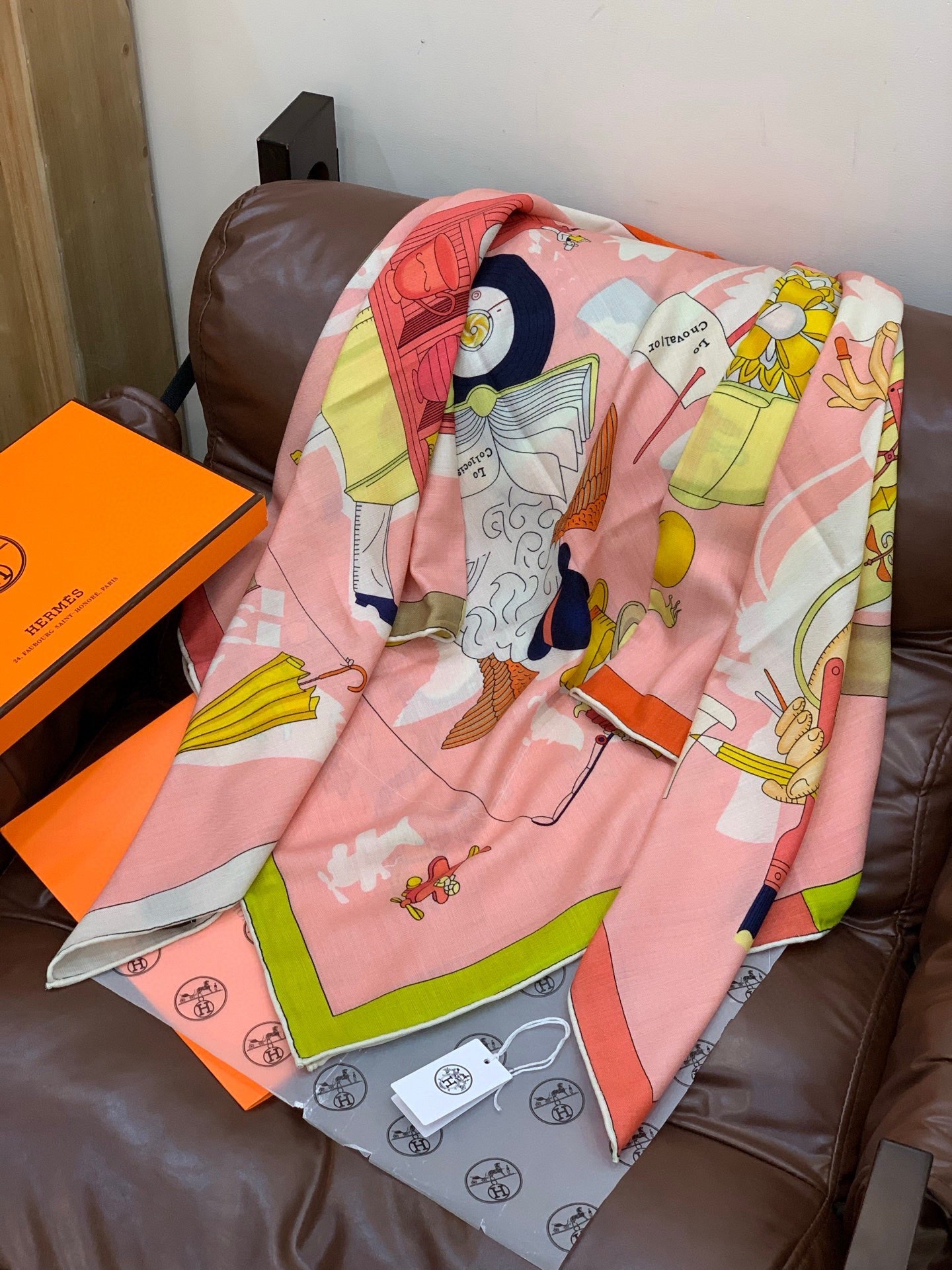 羊绒新款🆕👏👏买了都说好看‼️推荐💕爱马仕双面同色羊绒方巾【双面同色140】，顶级工艺超值‼️爱马仕专柜