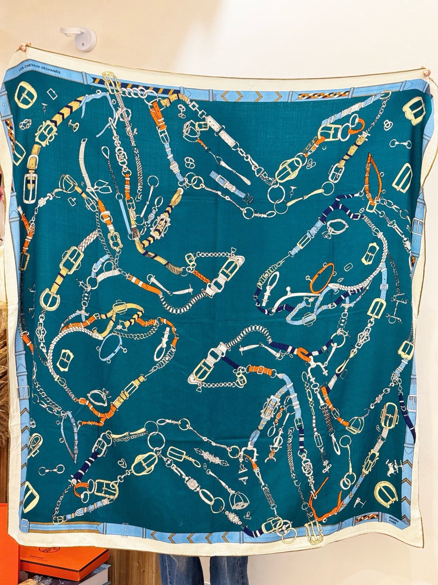 羊绒新款🆕👏👏买了都说好看‼️推荐💕爱马仕双面同色羊绒方巾【跃动的马儿双面同色140】，顶级工艺超值‼️