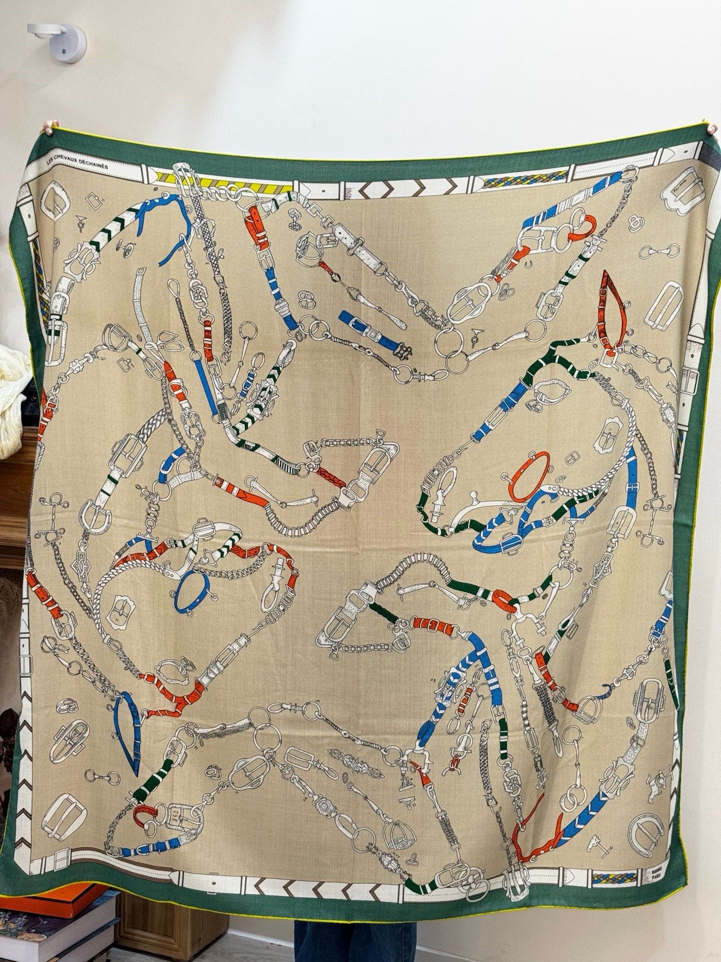 羊绒新款🆕👏👏买了都说好看‼️推荐💕爱马仕双面同色羊绒方巾【跃动的马儿双面同色140】，顶级工艺超值‼️