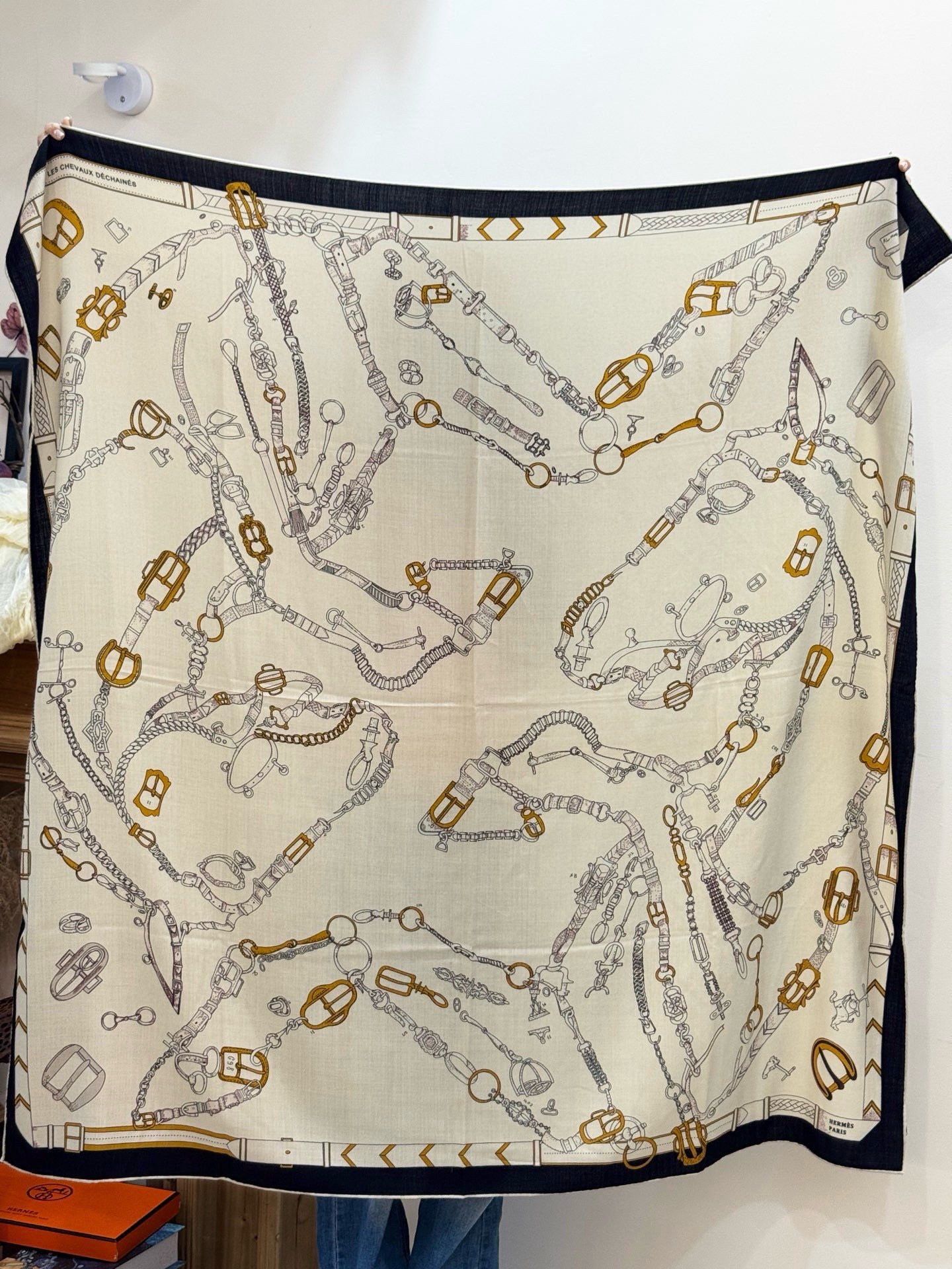 羊绒新款🆕👏👏买了都说好看‼️推荐💕爱马仕双面同色羊绒方巾【跃动的马儿双面同色140】，顶级工艺超值‼️