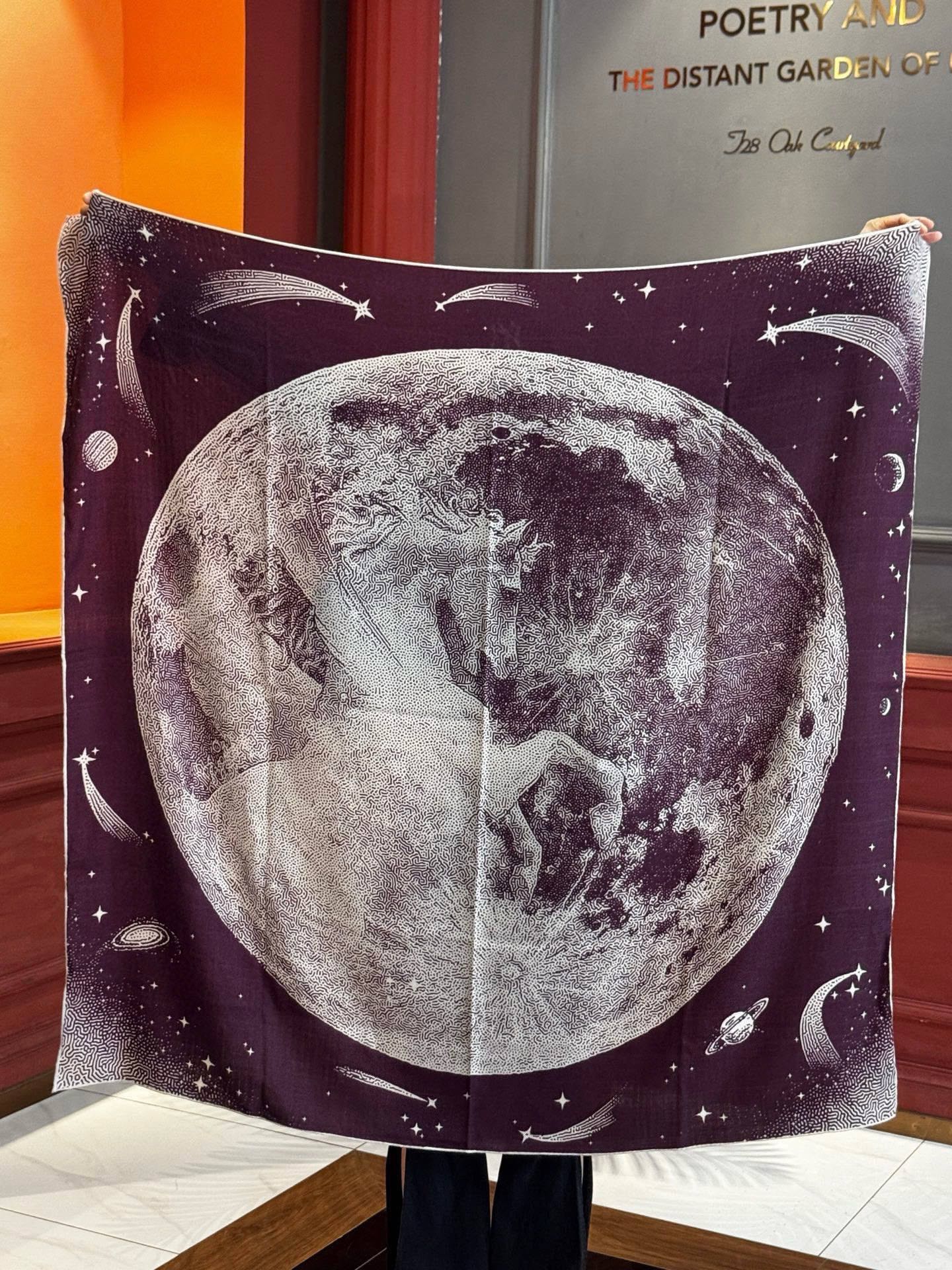 HERMES爱马仕新款|月光飞马Clair de Lune羊绒和真丝披肩，手工卷边(70%羊绒，30%真