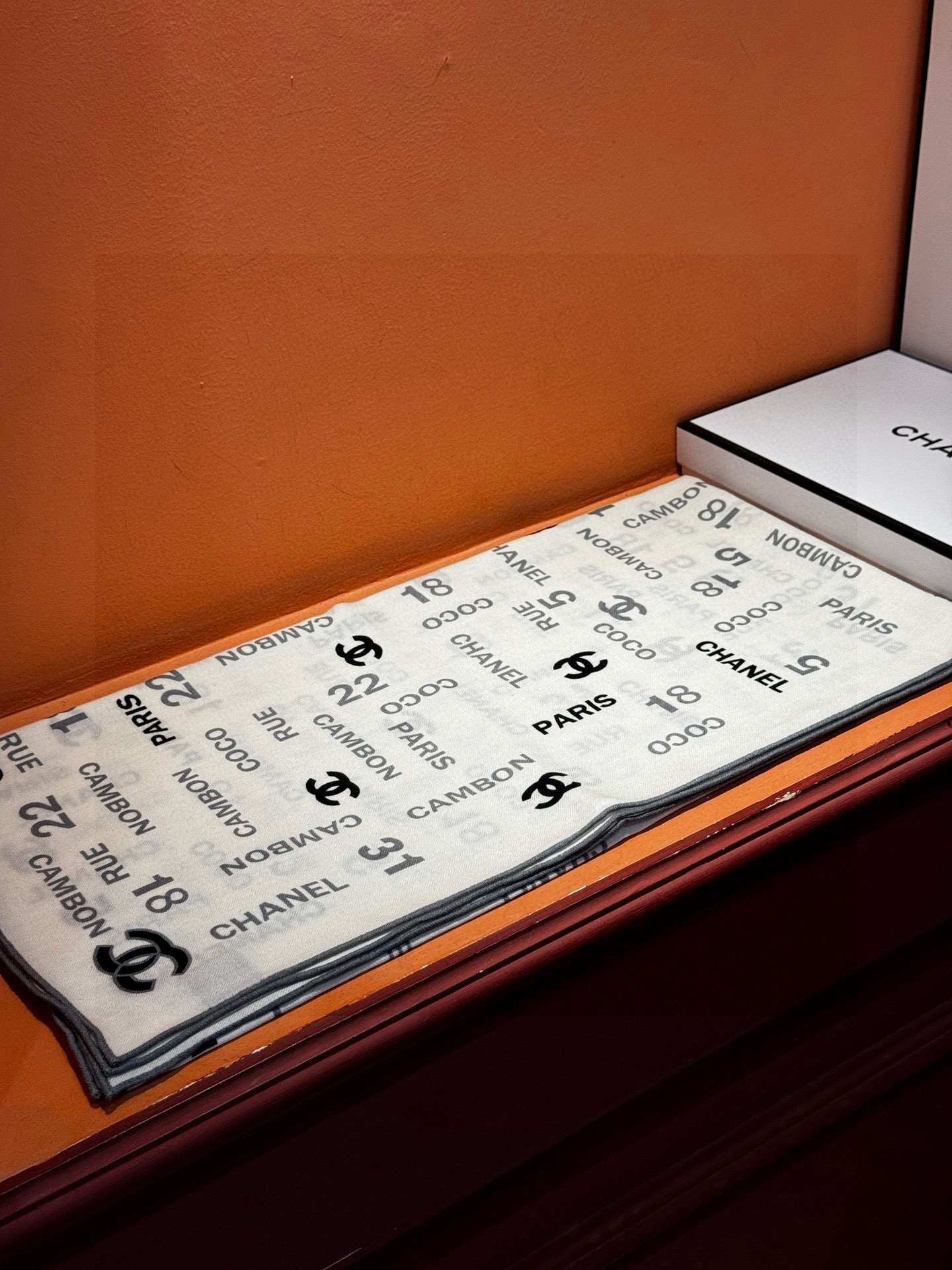 【升级双面同色 加密面料】 上新❤️ 140*140台版印花 黑白二色 高级都市新贵！山茶花的再一次邂逅