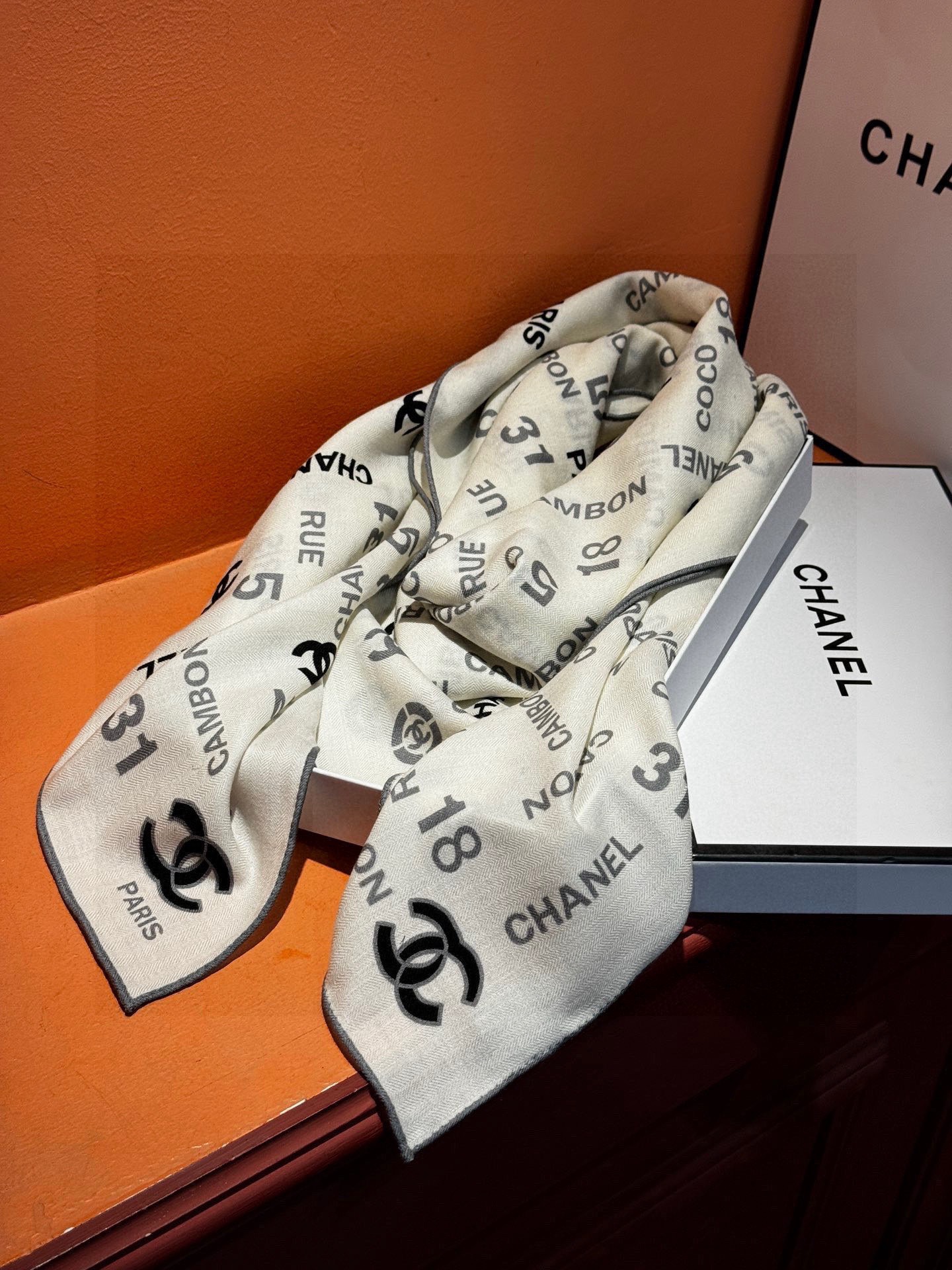 【升级双面同色 加密面料】 上新❤️ 140*140台版印花 黑白二色 高级都市新贵！山茶花的再一次邂逅