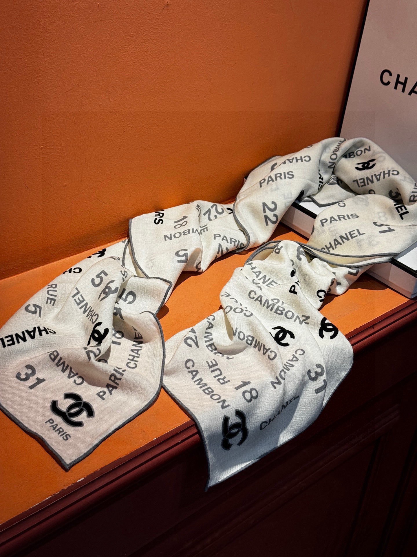 【升级双面同色 加密面料】 上新❤️ 140*140台版印花 黑白二色 高级都市新贵！山茶花的再一次邂逅