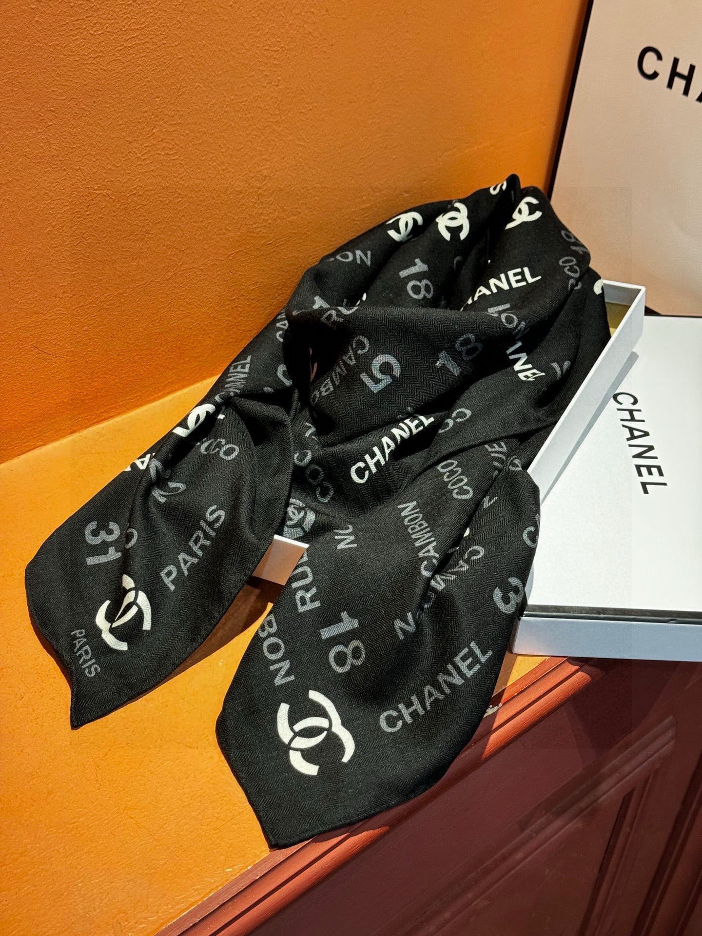 【升级双面同色 加密面料】 上新❤️ 140*140台版印花 黑白二色 高级都市新贵！山茶花的再一次邂逅