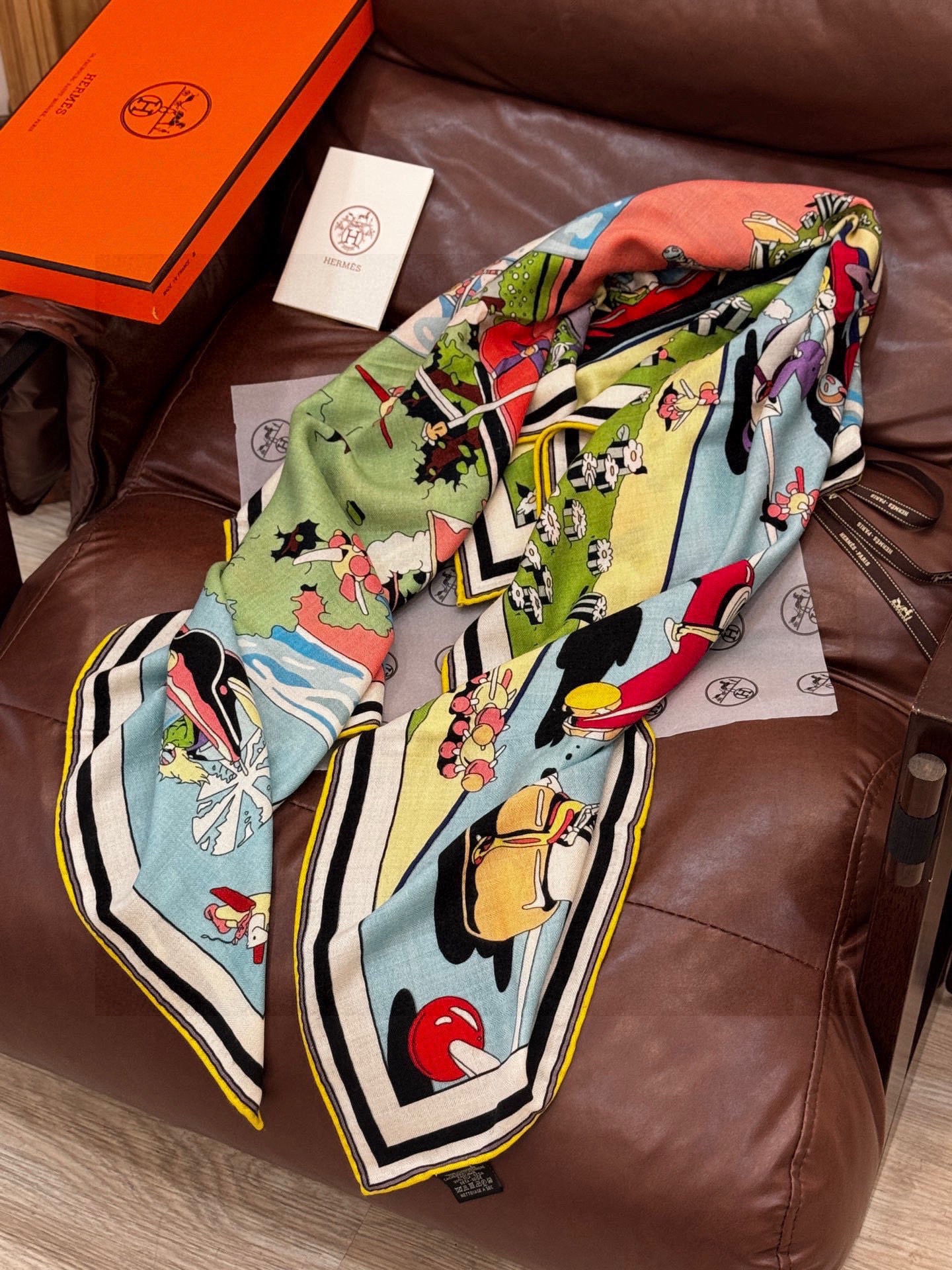 H，目前最热门的 “超现实爱马仕枢纽” 风靡全宇宙，听名字就充斥着未来空间♥️艺术品一样的存在，会绝版的