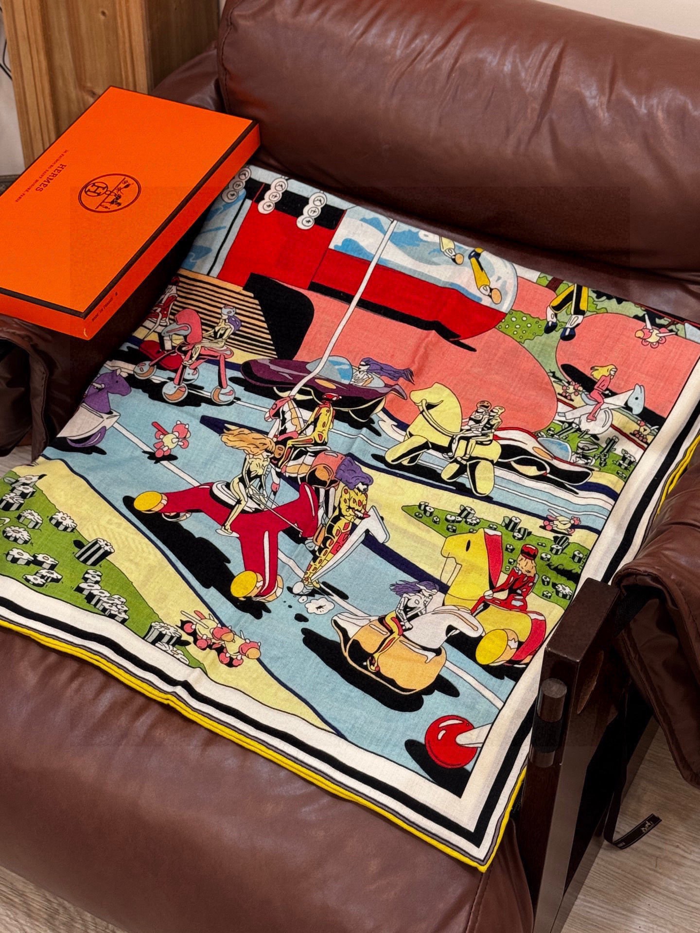 H，目前最热门的 “超现实爱马仕枢纽” 风靡全宇宙，听名字就充斥着未来空间♥️艺术品一样的存在，会绝版的