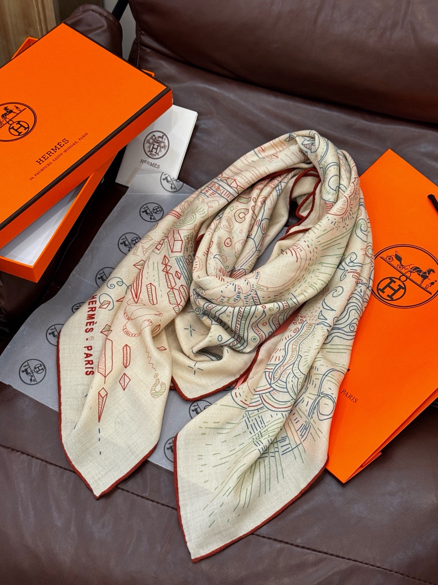 “正在接通中”140丝毛方巾【140顶级丝毛双面同色印花】手工卷边丝毛方巾（30%真丝70%羊毛）这款丝