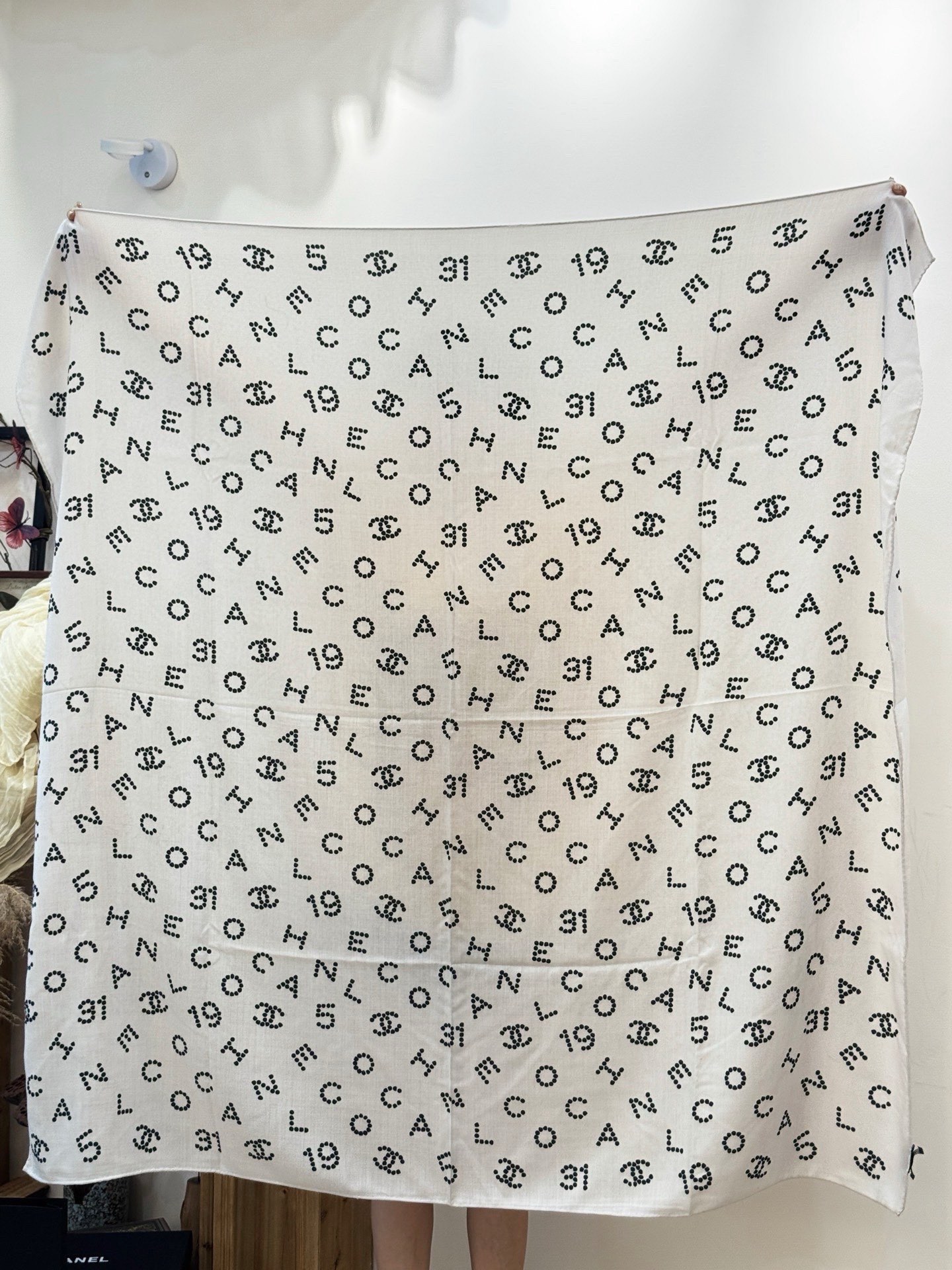 Chanel-丝绒双面方巾【140双面同色】出道即巅峰🐂火爆到一条难求🖤高级感十足的字母CC，和一切经典