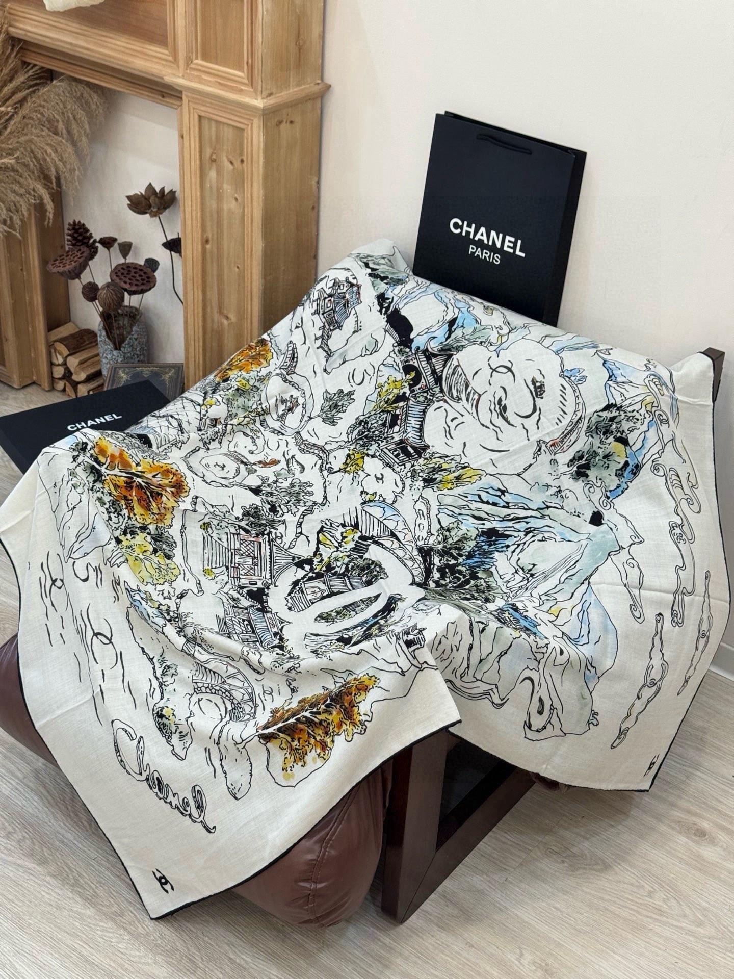 Chanel 25高级手工坊系列～～【140顶级丝绒双面同色披肩】25高级手工坊系列作品梦幻而极具电影感