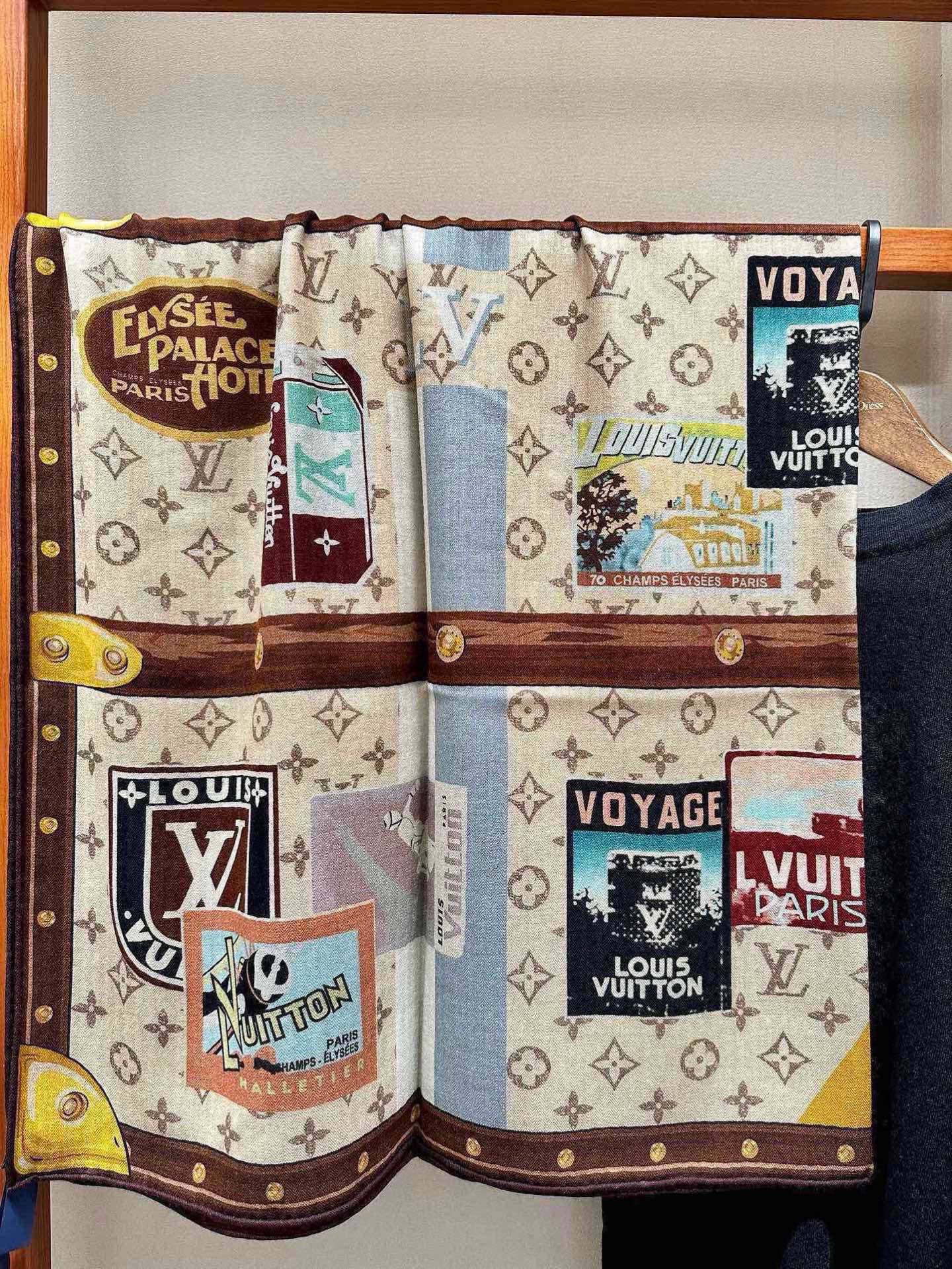 【LV】上新❤️ 路易威登 一款值得品细节的高货抠细节，从一个小块的配色去打败市场货140方巾 二个配色