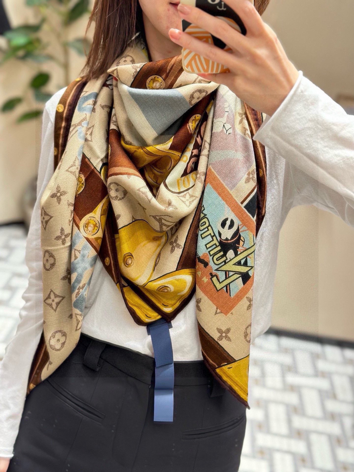 【LV】上新❤️ 路易威登 一款值得品细节的高货抠细节，从一个小块的配色去打败市场货140方巾 二个配色