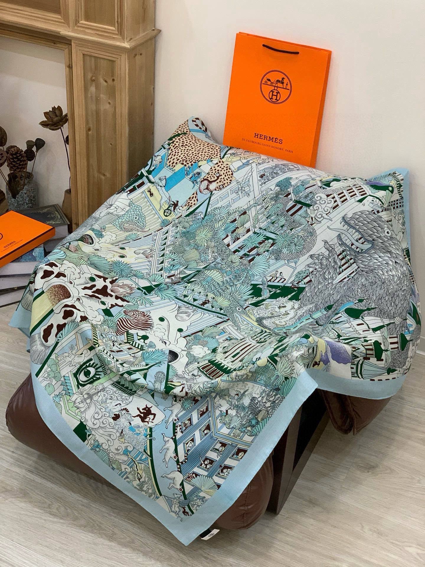 羊绒新款🆕👏👏买了都说好看‼️推荐💕爱马仕双面同色羊绒方巾【动物之城双面同色140】，顶级工艺超值‼️爱