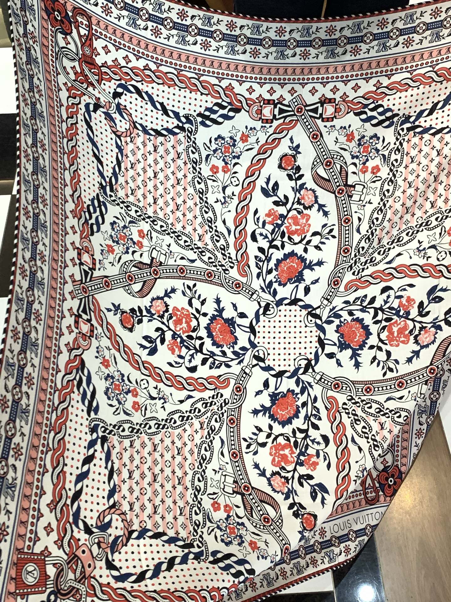 LV x TM 140披肩【140顶级丝绒双面同色披肩】本款LVxTMMonogram Multicol