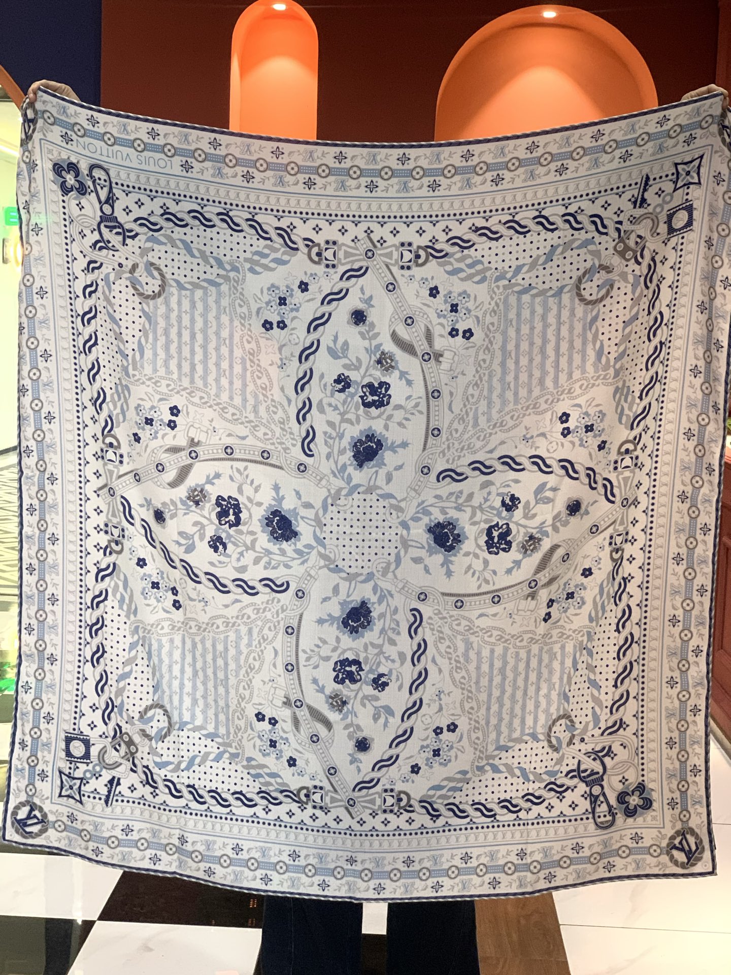 LV x TM 140披肩【140顶级丝绒双面同色披肩】本款LVxTMMonogram Multicol