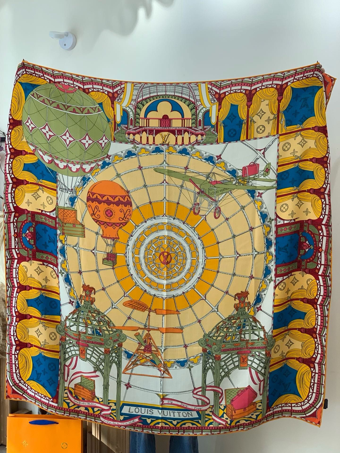 LV x TM 140披肩【140顶级丝绒双面同色披肩】本款LVxTMMonogram Multicol