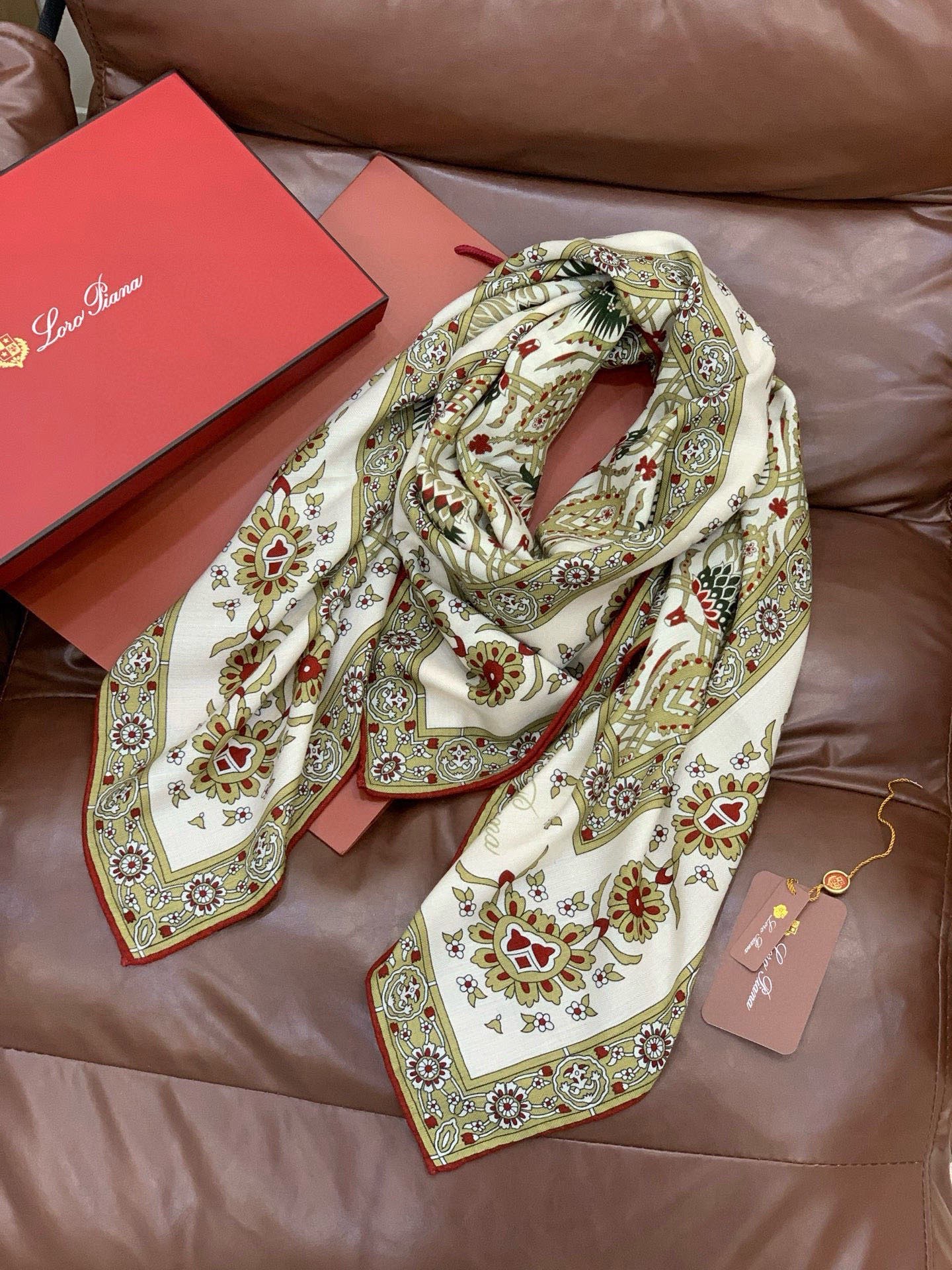 💟2025年 ETRo 秋冬抢先 上新💞【双面同色丝毛方巾】手工卷边山羊绒和真丝混纺披肩（70%山羊绒，