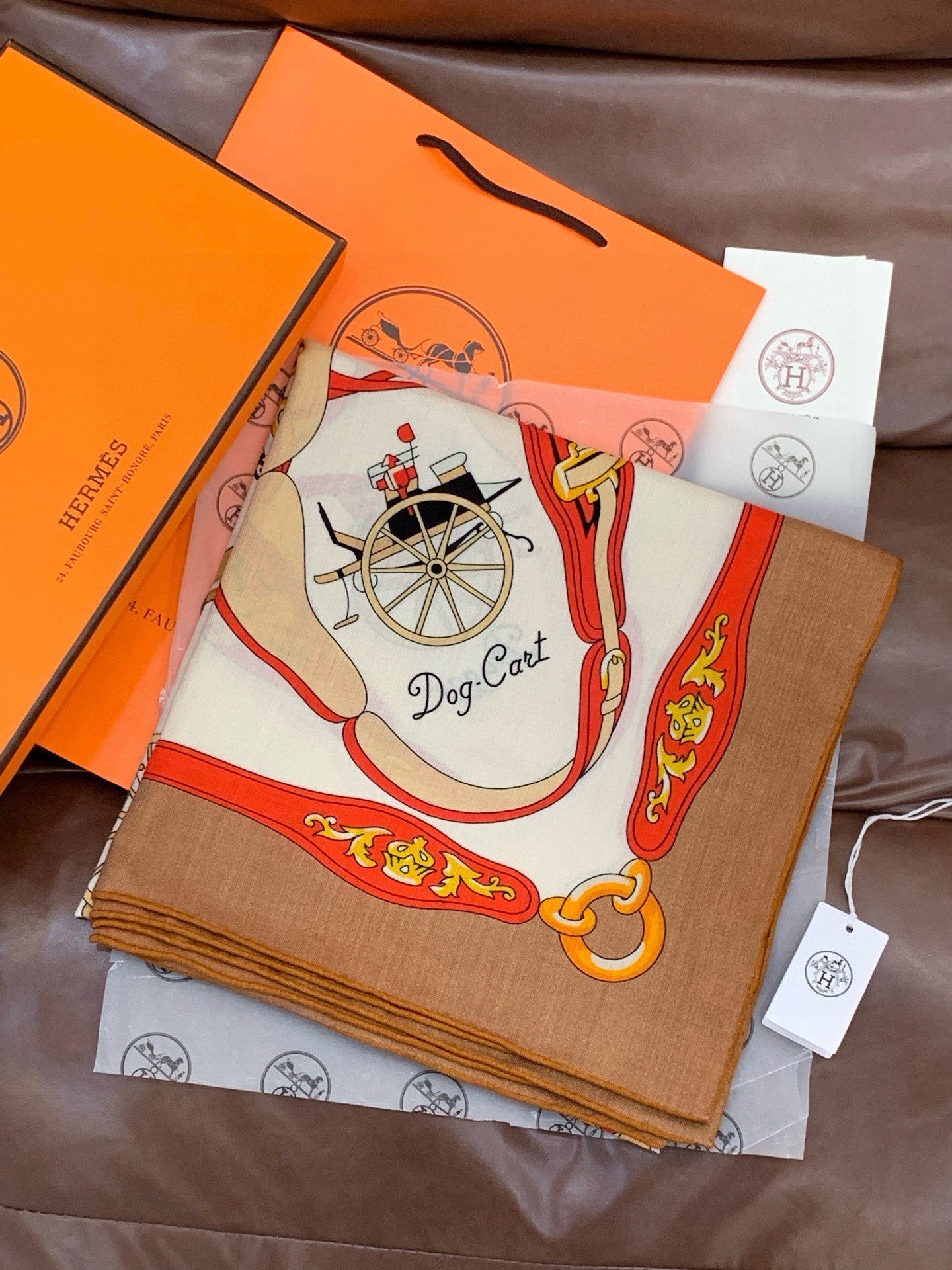 羊绒新款🆕👏👏买了都说好看‼️推荐💕爱马仕双面同色羊绒方巾【双面同色140】，顶级工艺超值‼️爱马仕专柜