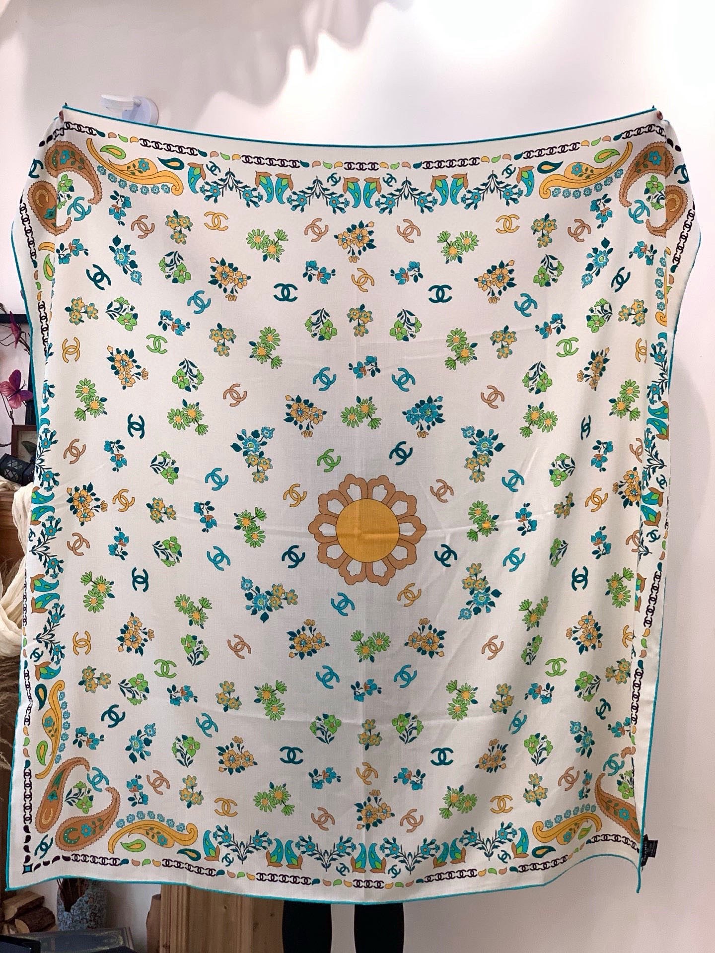 2025秋冬高级成衣系列～Chanel 【140双面同色丝绒披肩】此系列谱写一曲自由轻灵的赞歌本系列作品