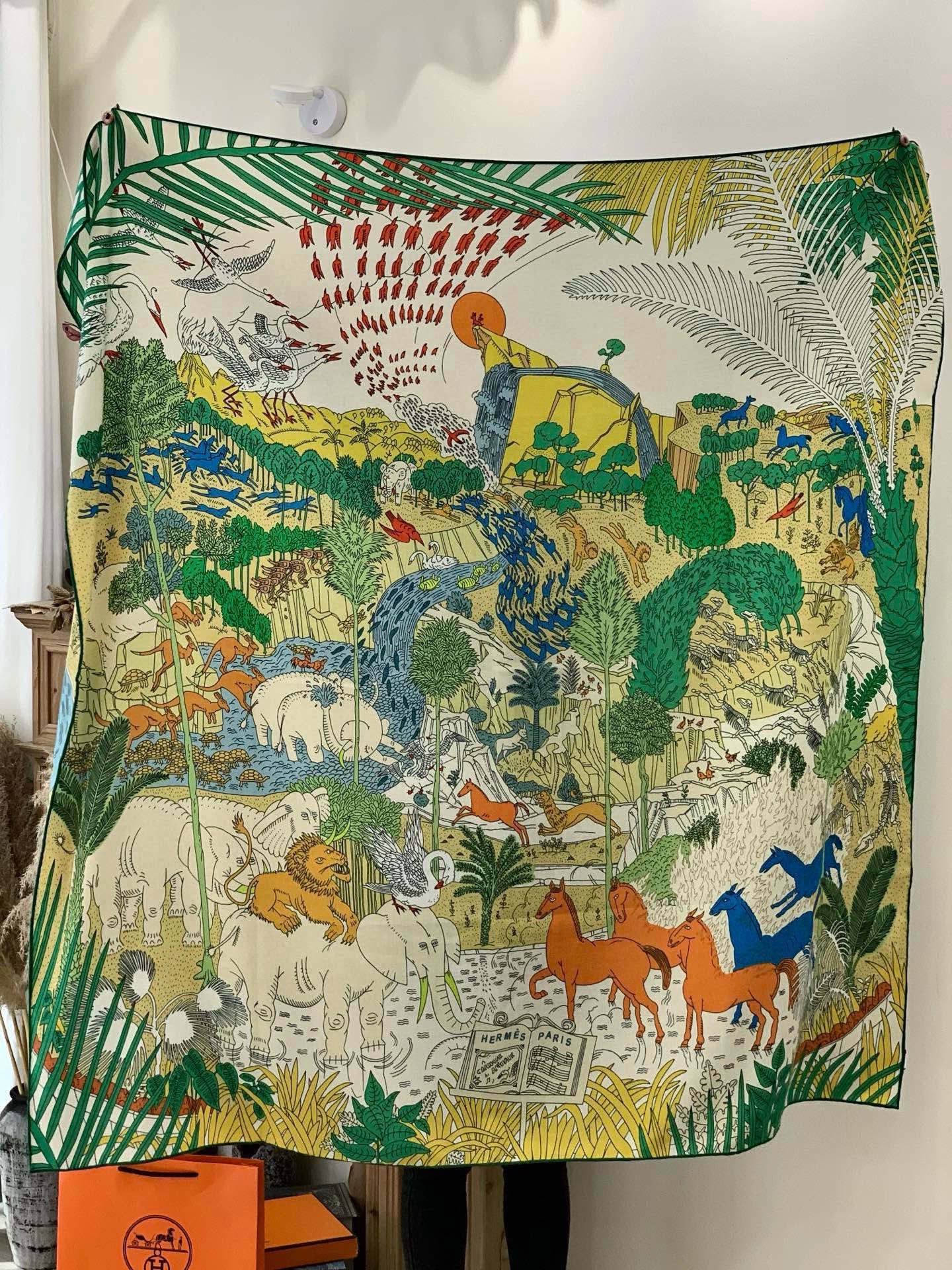 爱马仕～秋冬搭配利器❗️顶级双面同色真丝羊绒披肩！！1条等于2条】点睛精彩，图案和配色都超级喜欢，又一款