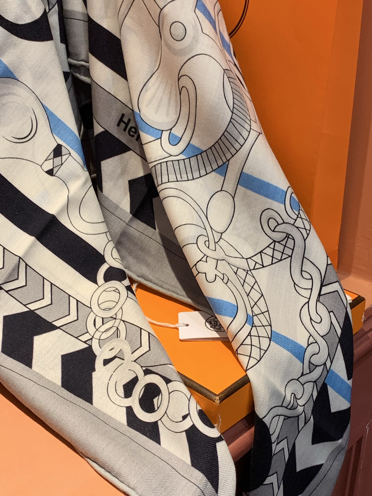 💟2025年秋冬H家上新💞【双面同色丝毛方巾】手工卷边山羊绒和真丝混纺披肩（70%山羊绒，30%桑蚕丝）