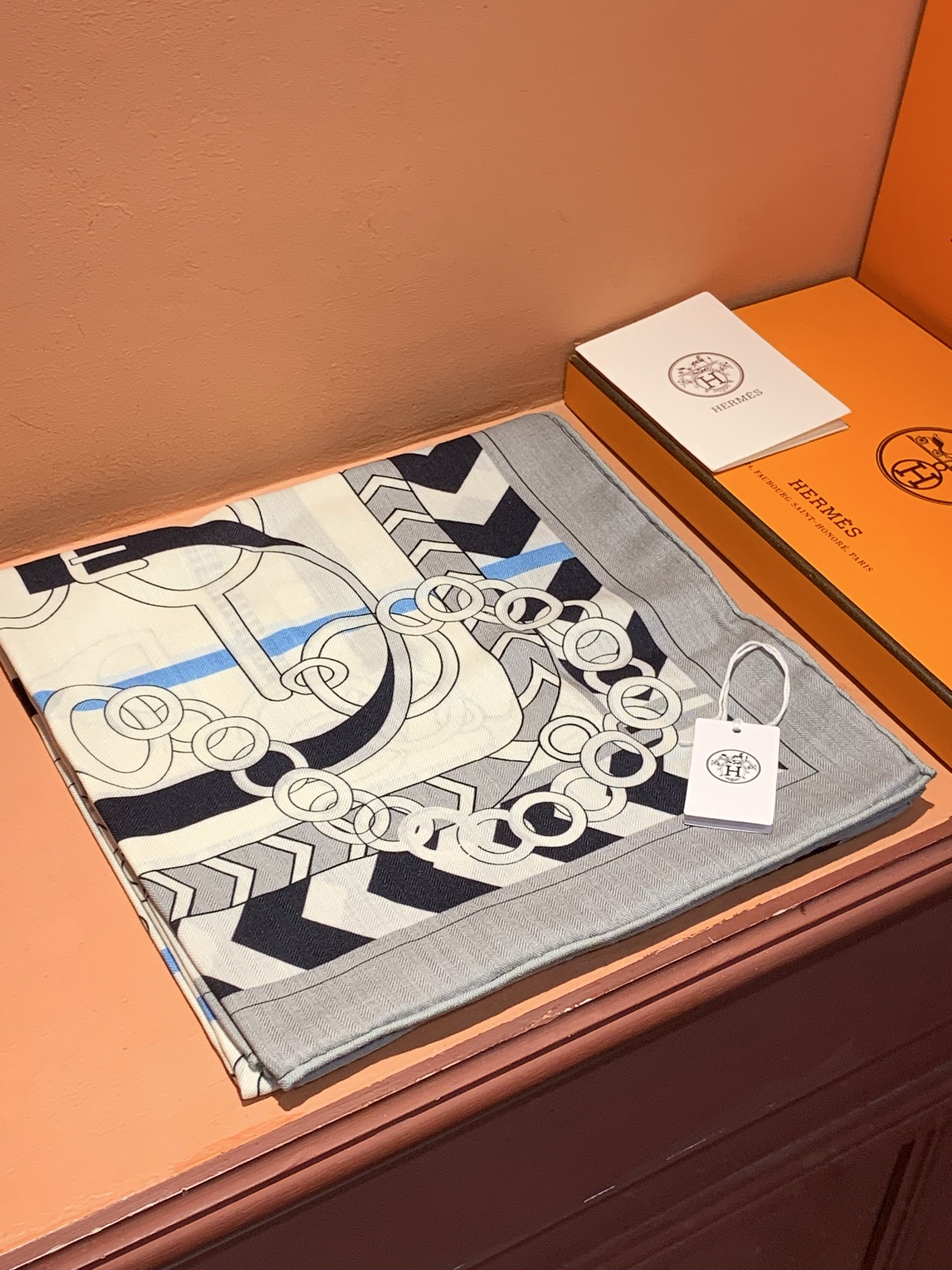 💟2025年秋冬H家上新💞【双面同色丝毛方巾】手工卷边山羊绒和真丝混纺披肩（70%山羊绒，30%桑蚕丝）