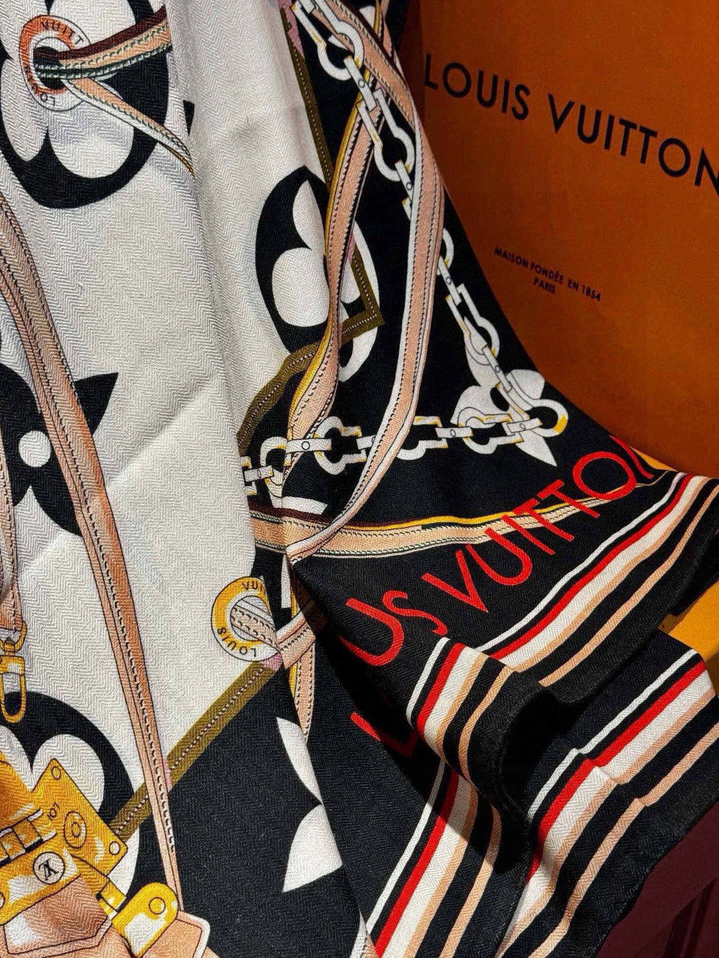 上新❤️ MONOGRAM JACQUARD DENIM140丝绒 方巾 【高定版 双面同色】有些款式他