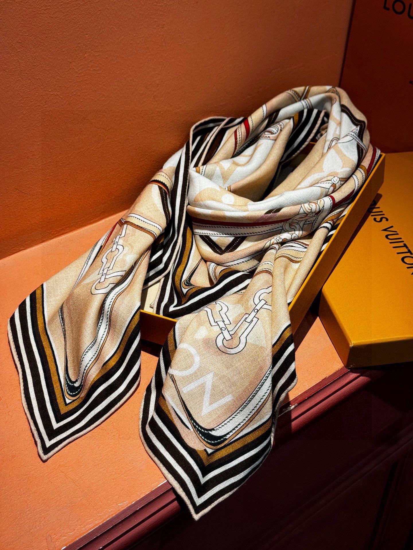 上新❤️ MONOGRAM JACQUARD DENIM140丝绒 方巾 【高定版 双面同色】有些款式他