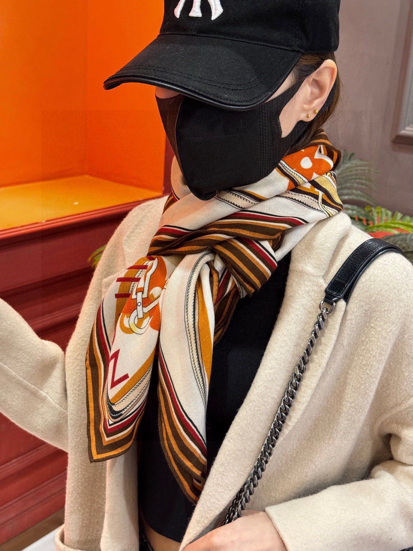 上新❤️ MONOGRAM JACQUARD DENIM140丝绒 方巾 【高定版 双面同色】有些款式他