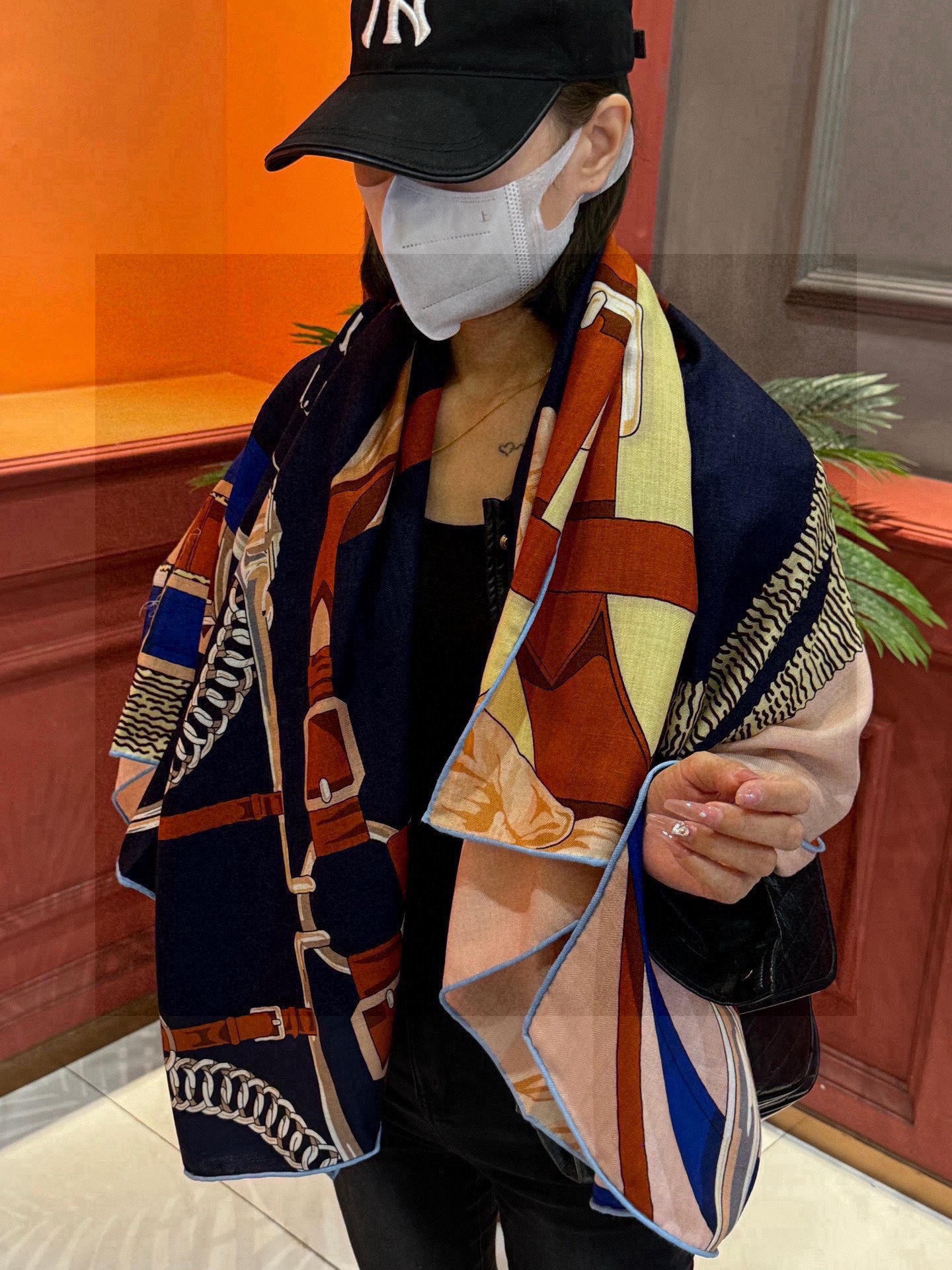 羊绒新款🆕👏👏买了都说好看‼️推荐💕爱马仕双面同色羊绒方巾，【双面同色140】顶级工艺超值‼️爱马仕专柜