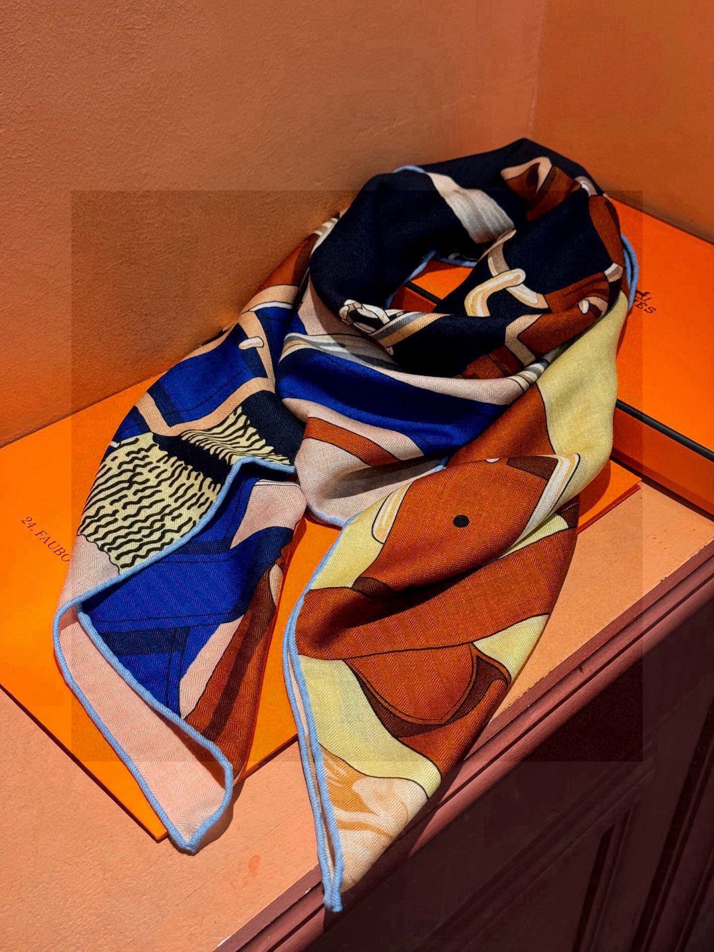 羊绒新款🆕👏👏买了都说好看‼️推荐💕爱马仕双面同色羊绒方巾，【双面同色140】顶级工艺超值‼️爱马仕专柜