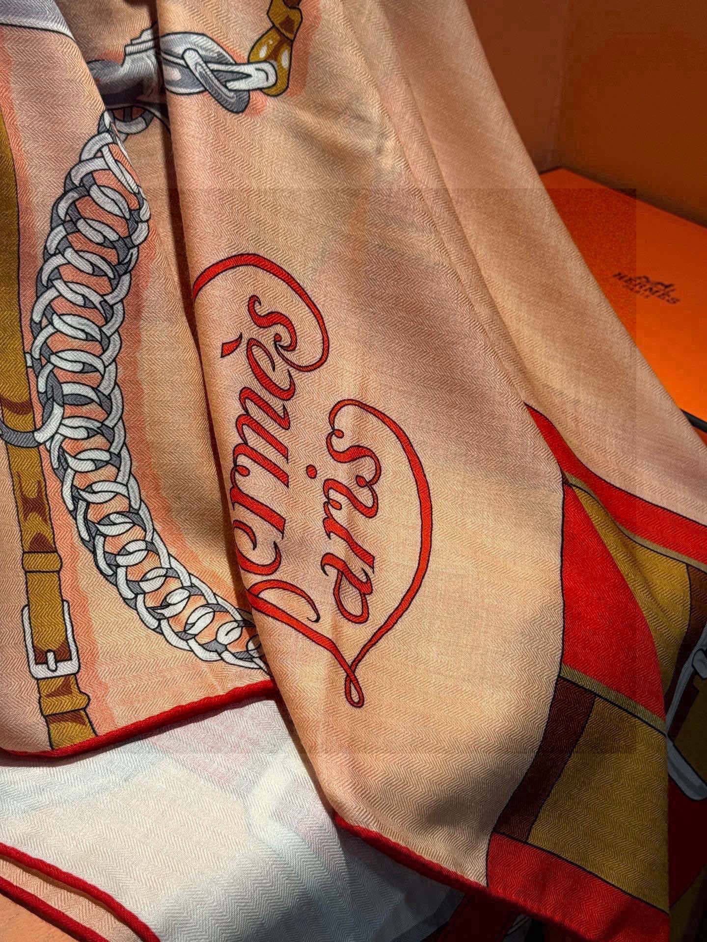 羊绒新款🆕👏👏买了都说好看‼️推荐💕爱马仕双面同色羊绒方巾，【双面同色140】顶级工艺超值‼️爱马仕专柜