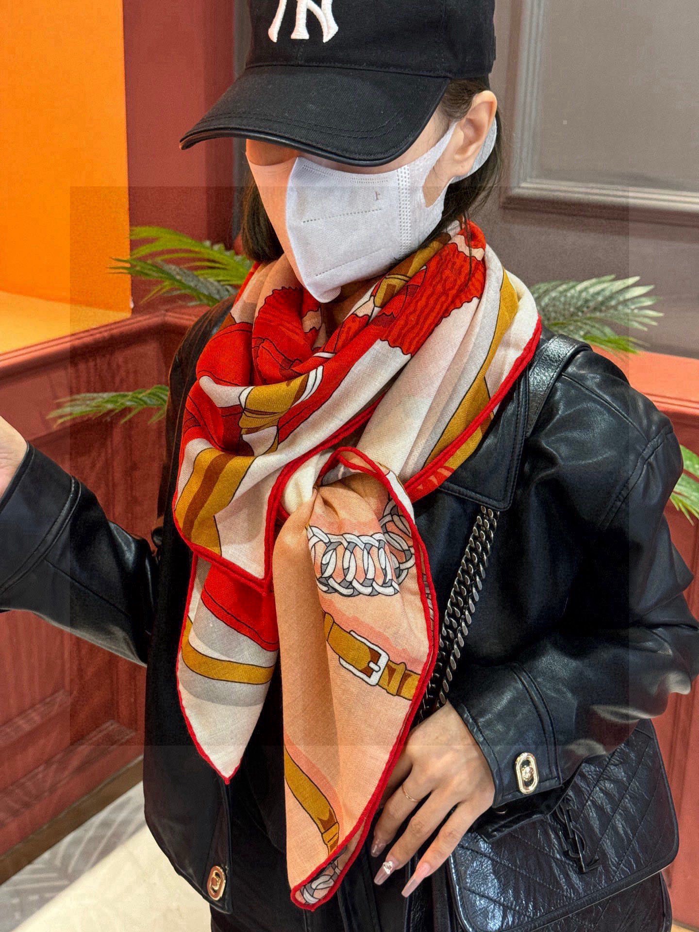 羊绒新款🆕👏👏买了都说好看‼️推荐💕爱马仕双面同色羊绒方巾，【双面同色140】顶级工艺超值‼️爱马仕专柜