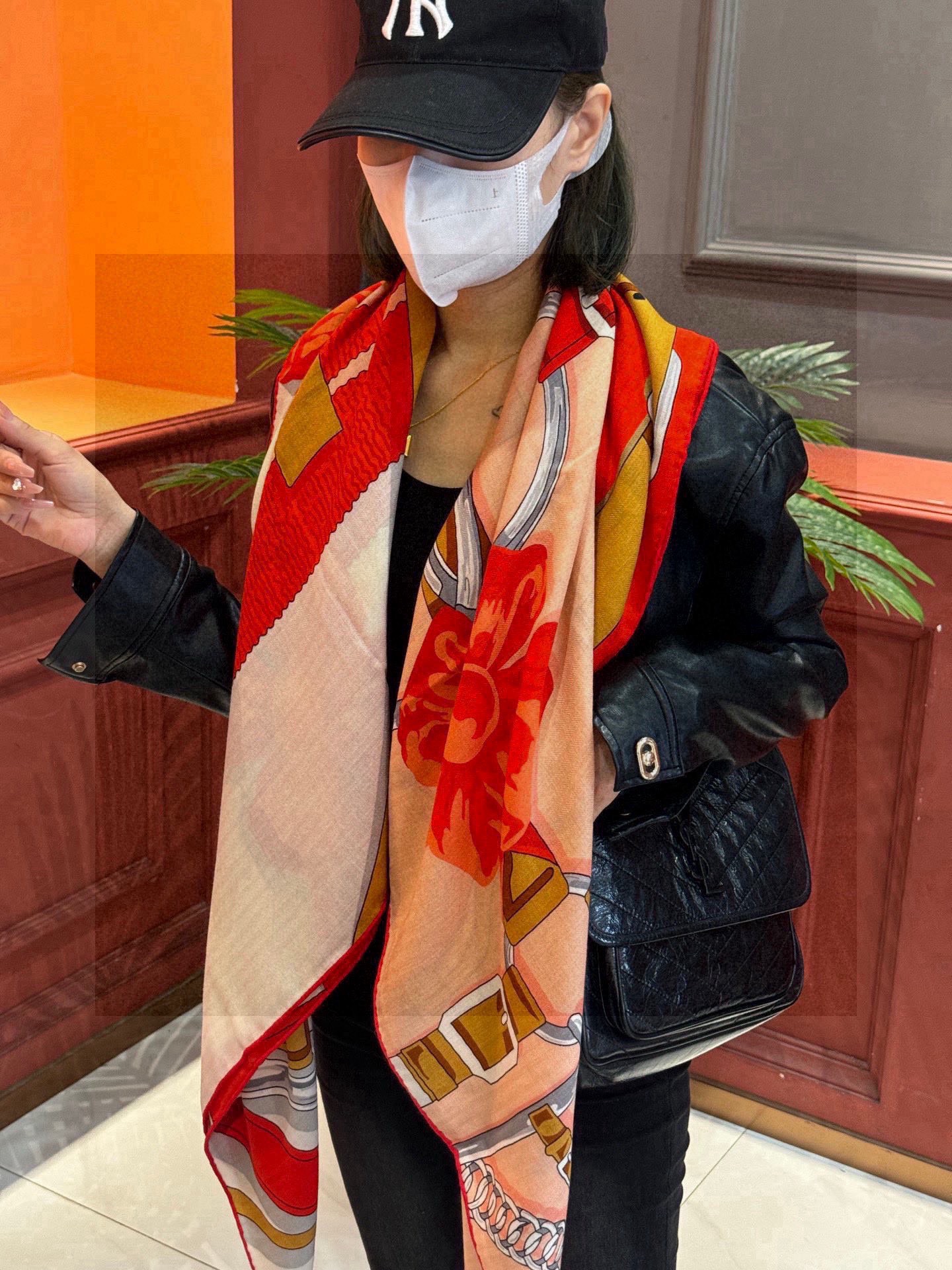 羊绒新款🆕👏👏买了都说好看‼️推荐💕爱马仕双面同色羊绒方巾，【双面同色140】顶级工艺超值‼️爱马仕专柜