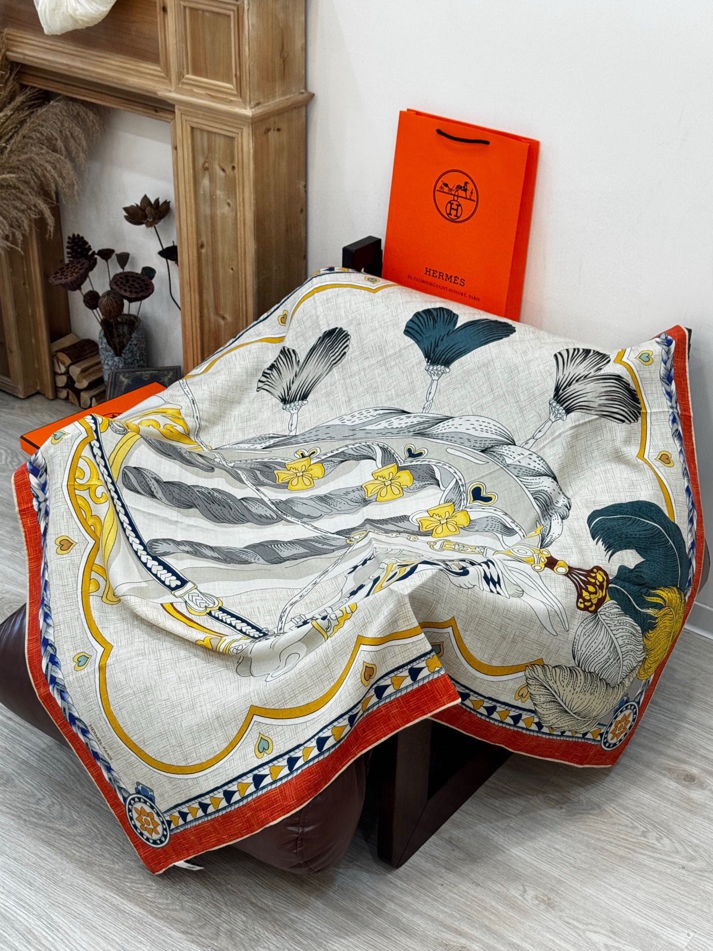 【双面同色】原单爱马仕140cm丝绒方巾💕 甜蜜的鞍具，装饰家芳登和佩西耶设计的一款餐盘增添骑士般的浪漫