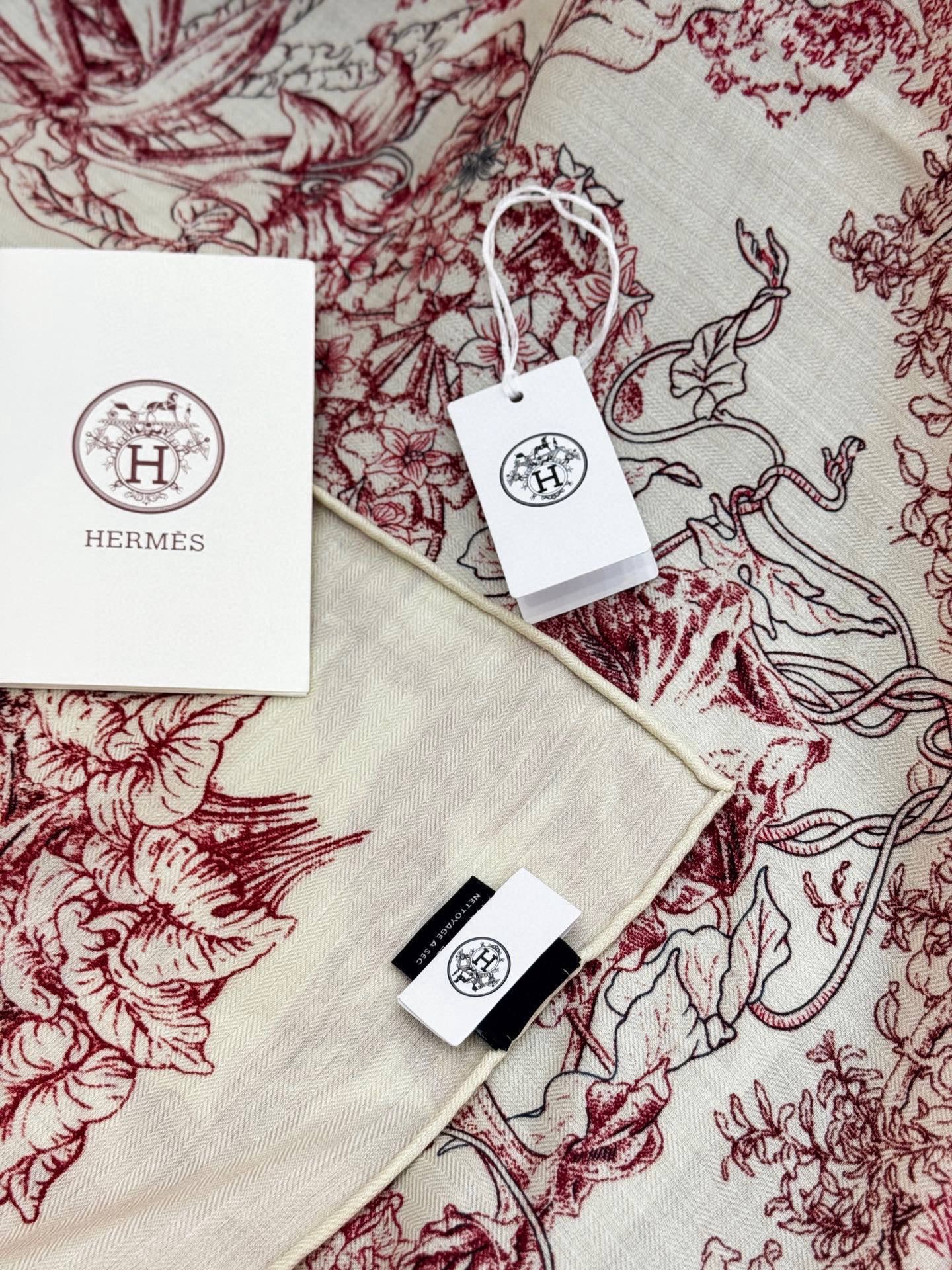 重磅推荐的140顶级丝绒双面异色披肩《回归自然》 披肩尺寸：140*140方巾 70%羊绒30%真丝这张