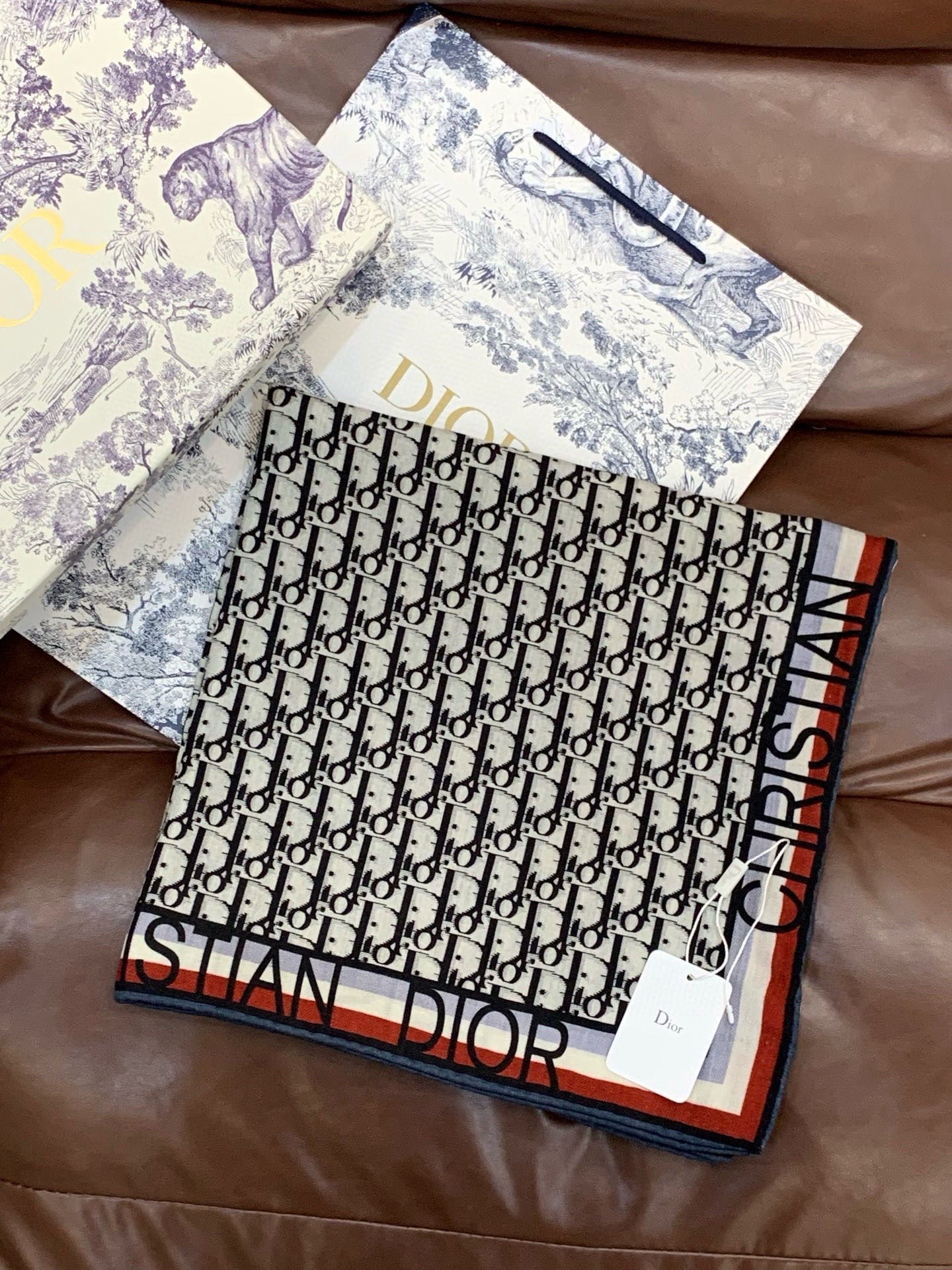 新✨✨😘👍Dior最最新的专柜主打款【D边框老花140】 💟 度假及日常都非常好搭配的款😍订单私流 】一