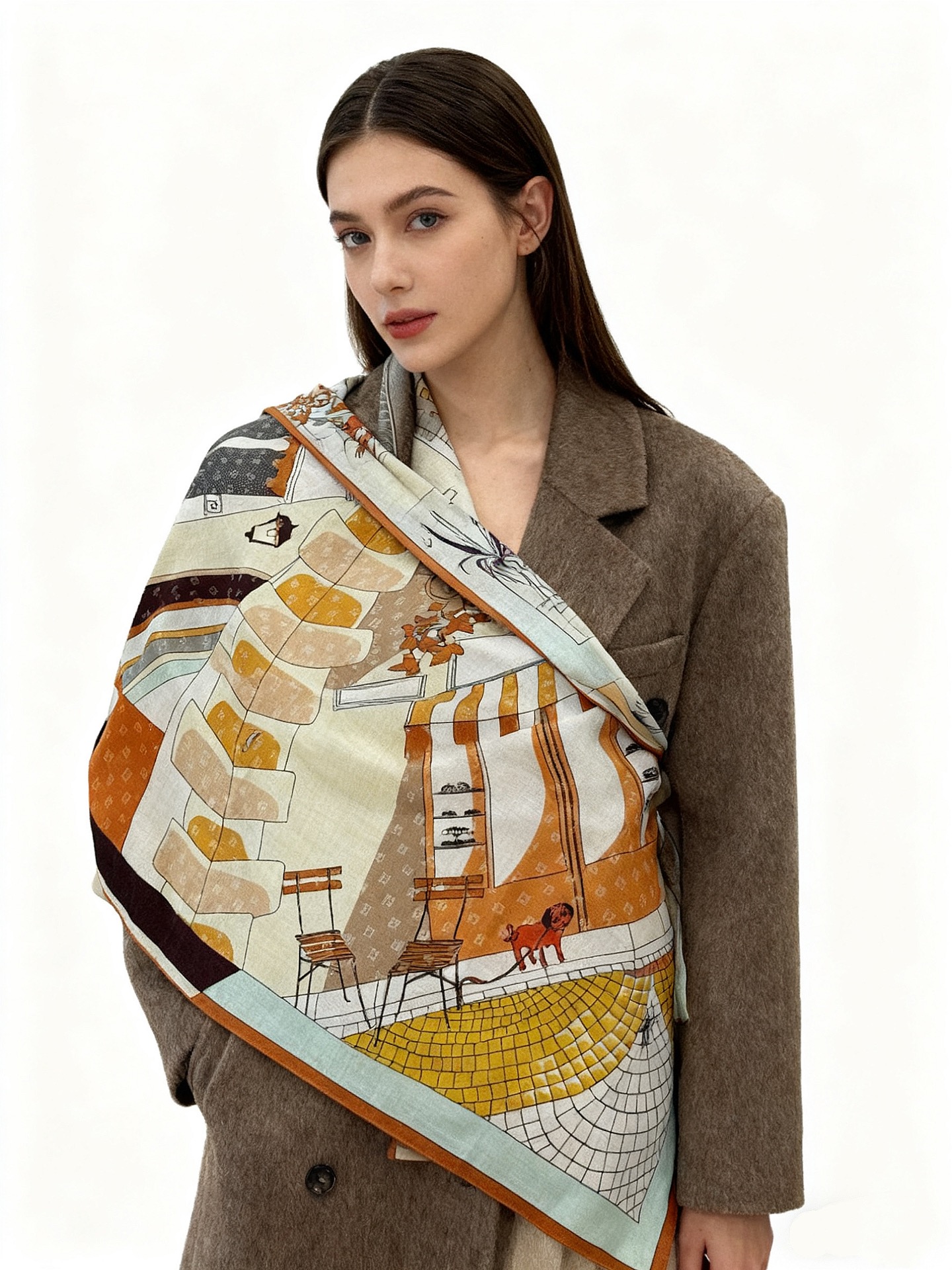 Fendi方形围巾 丝绒材质。采用定制的“Walking around Rome”图案，灵感源自罗马的历