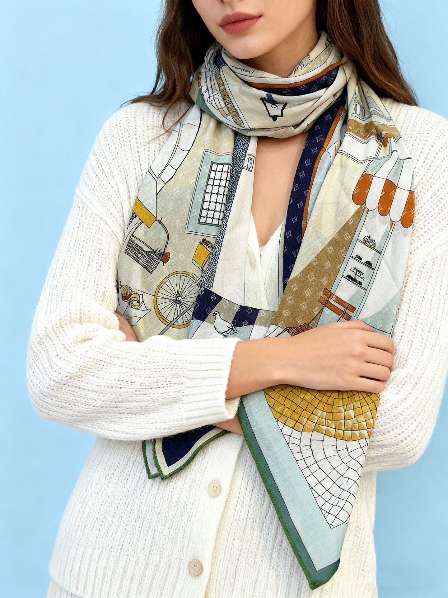 Fendi方形围巾 丝绒材质。采用定制的“Walking around Rome”图案，灵感源自罗马的历