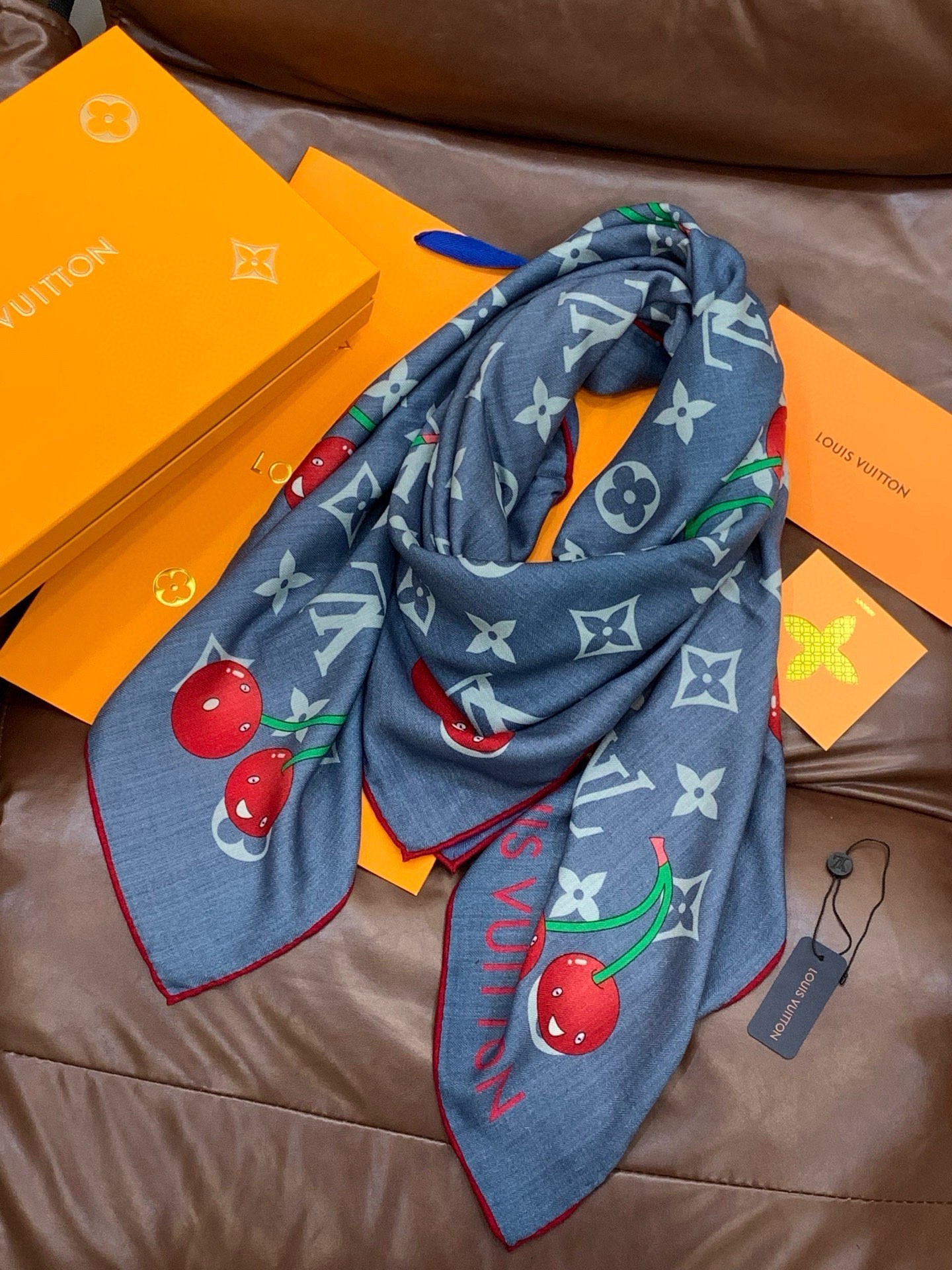 LV X TM MONOGRAMCERISE 140丝绒方巾【140双面丝绒同色】LV × TM Mon