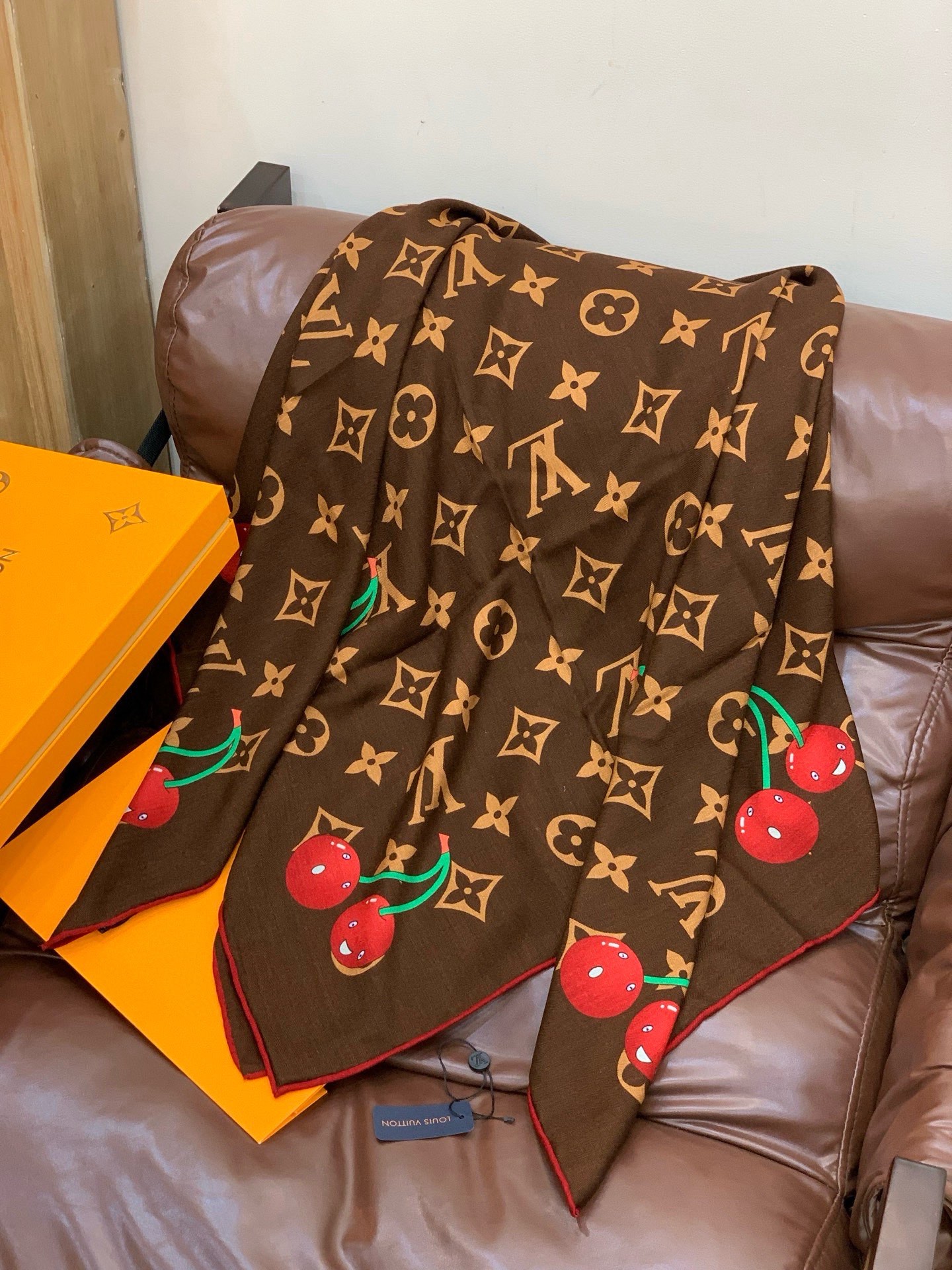 LV X TM MONOGRAMCERISE 140丝绒方巾【140双面丝绒同色】LV × TM Mon