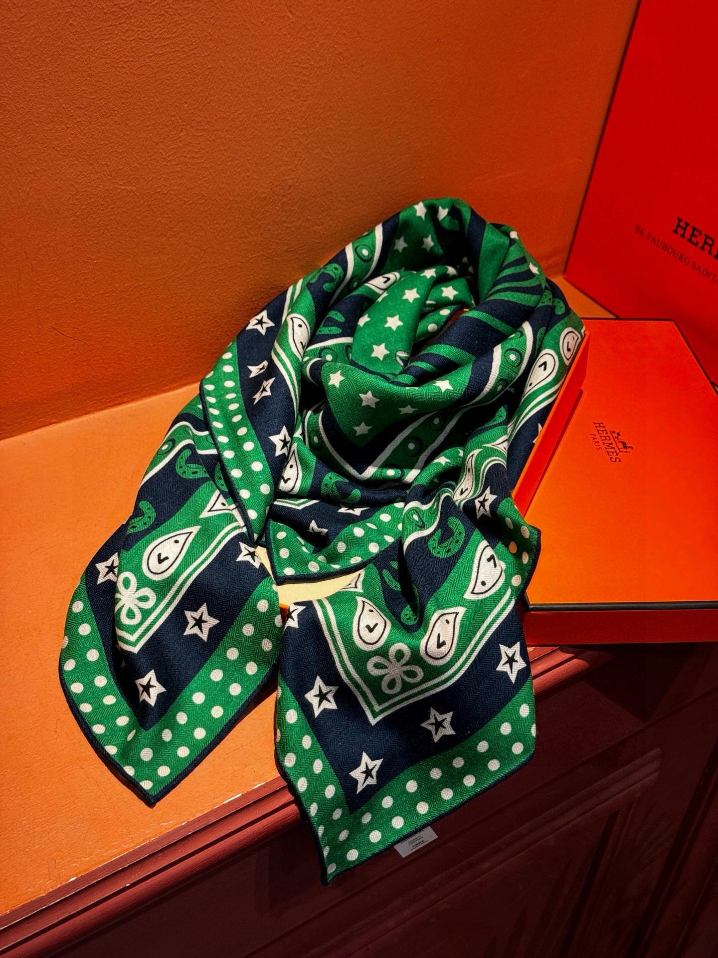 💟羊绒新款🆕👏👏买了都说好看‼️推荐💕爱马仕双面同色羊绒方巾【朋克骏马双面同色140】，顶级工艺超值‼️