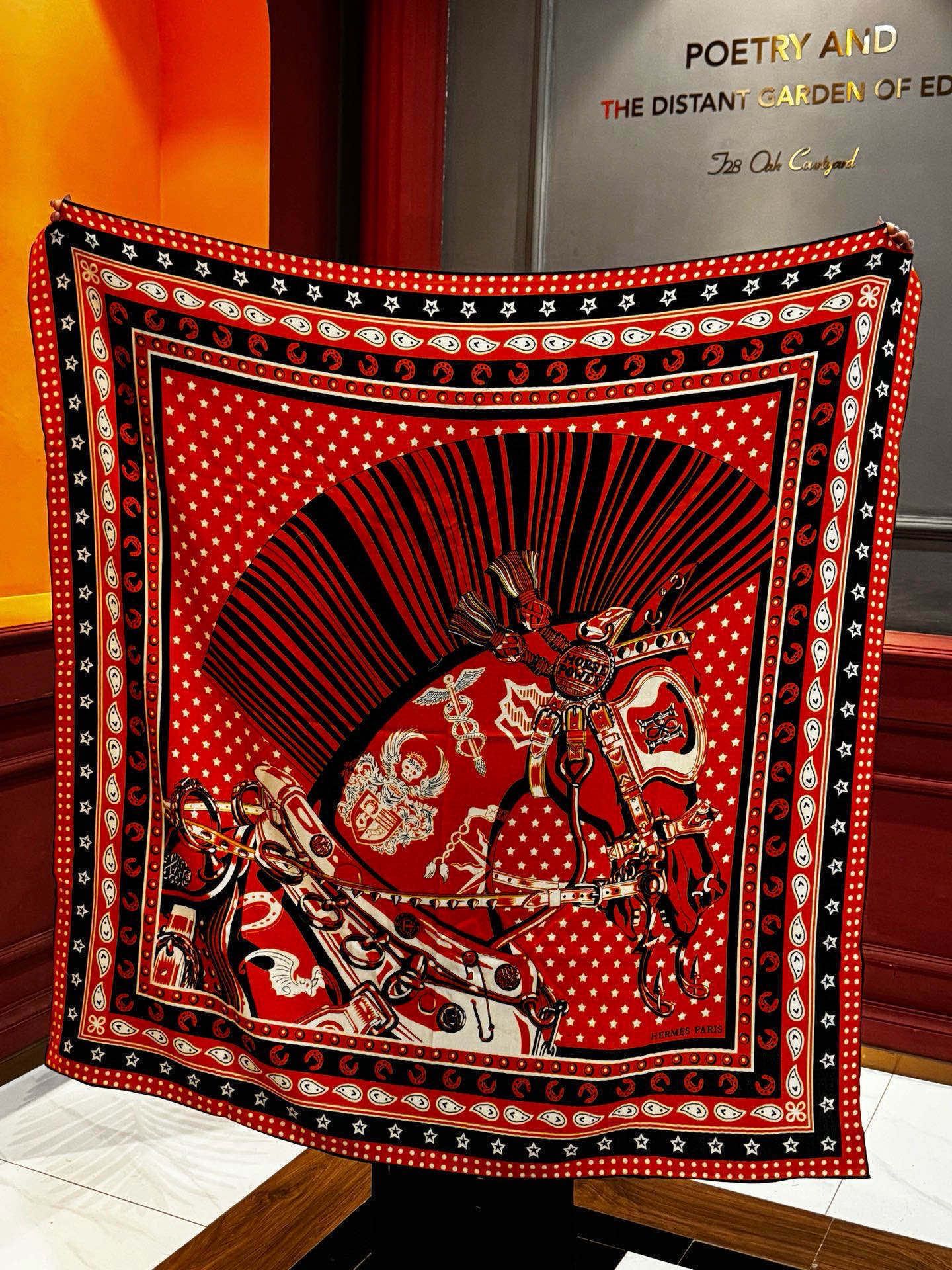 💟羊绒新款🆕👏👏买了都说好看‼️推荐💕爱马仕双面同色羊绒方巾【朋克骏马双面同色140】，顶级工艺超值‼️