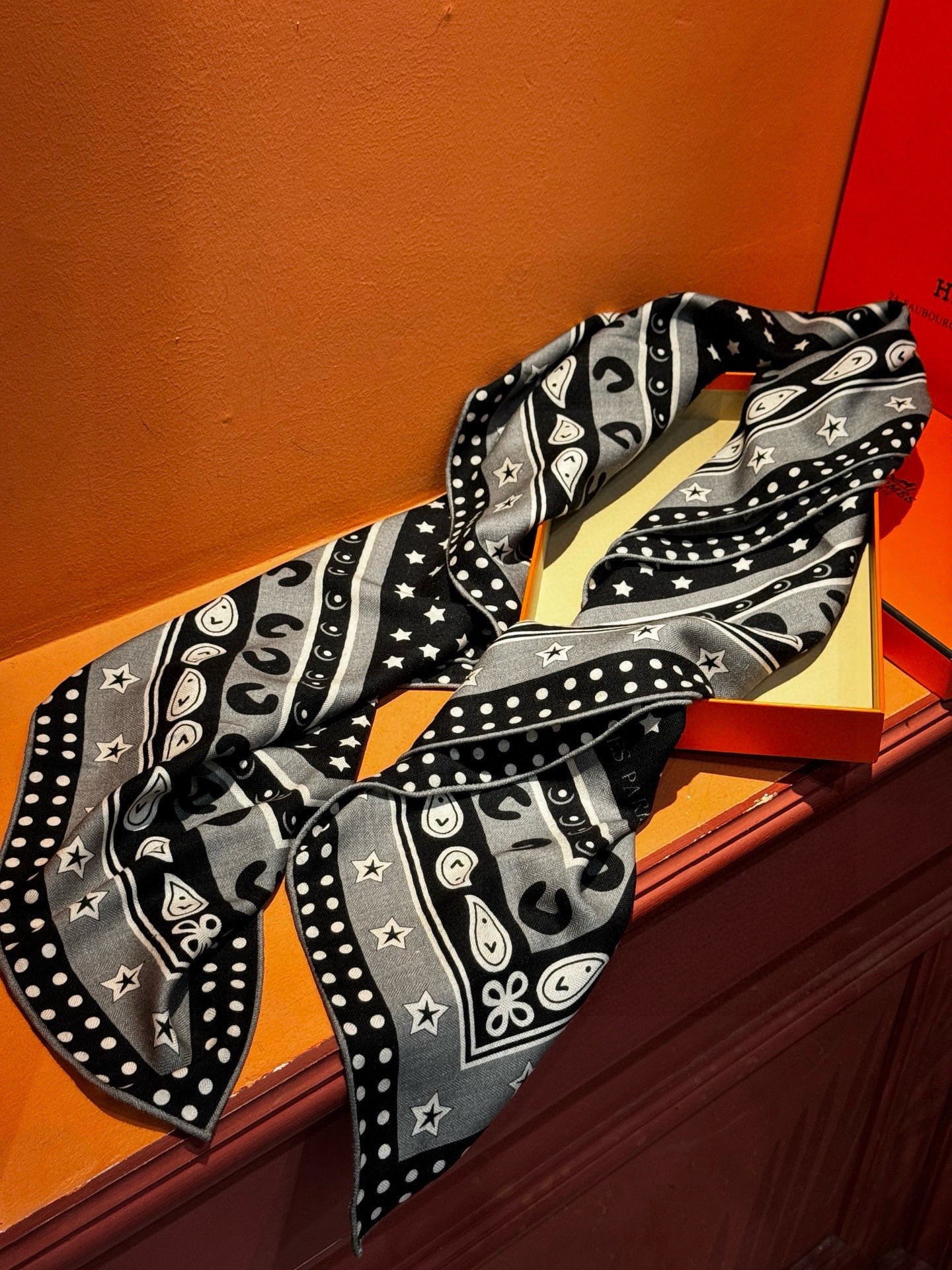 💟羊绒新款🆕👏👏买了都说好看‼️推荐💕爱马仕双面同色羊绒方巾【朋克骏马双面同色140】，顶级工艺超值‼️