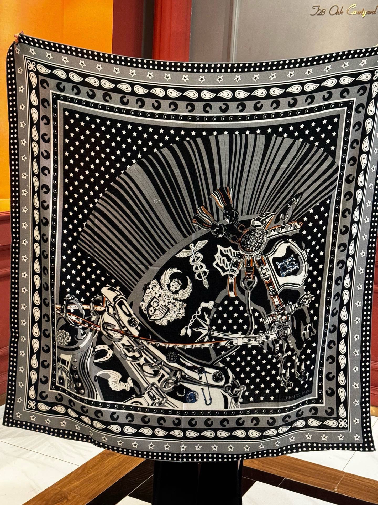 💟羊绒新款🆕👏👏买了都说好看‼️推荐💕爱马仕双面同色羊绒方巾【朋克骏马双面同色140】，顶级工艺超值‼️