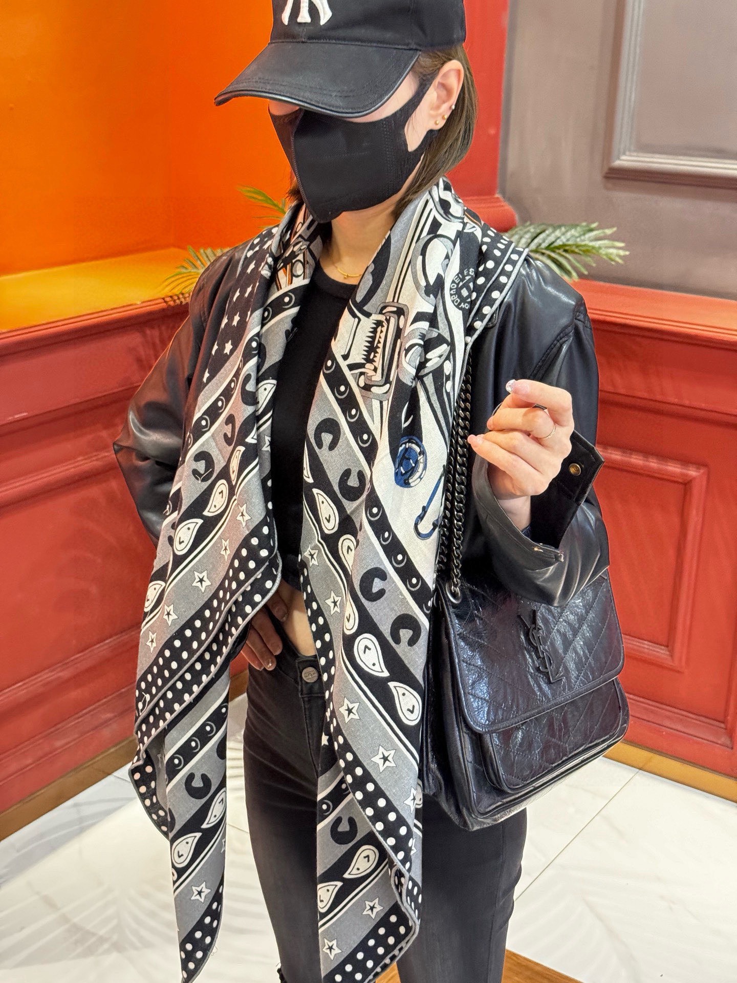 💟羊绒新款🆕👏👏买了都说好看‼️推荐💕爱马仕双面同色羊绒方巾【朋克骏马双面同色140】，顶级工艺超值‼️