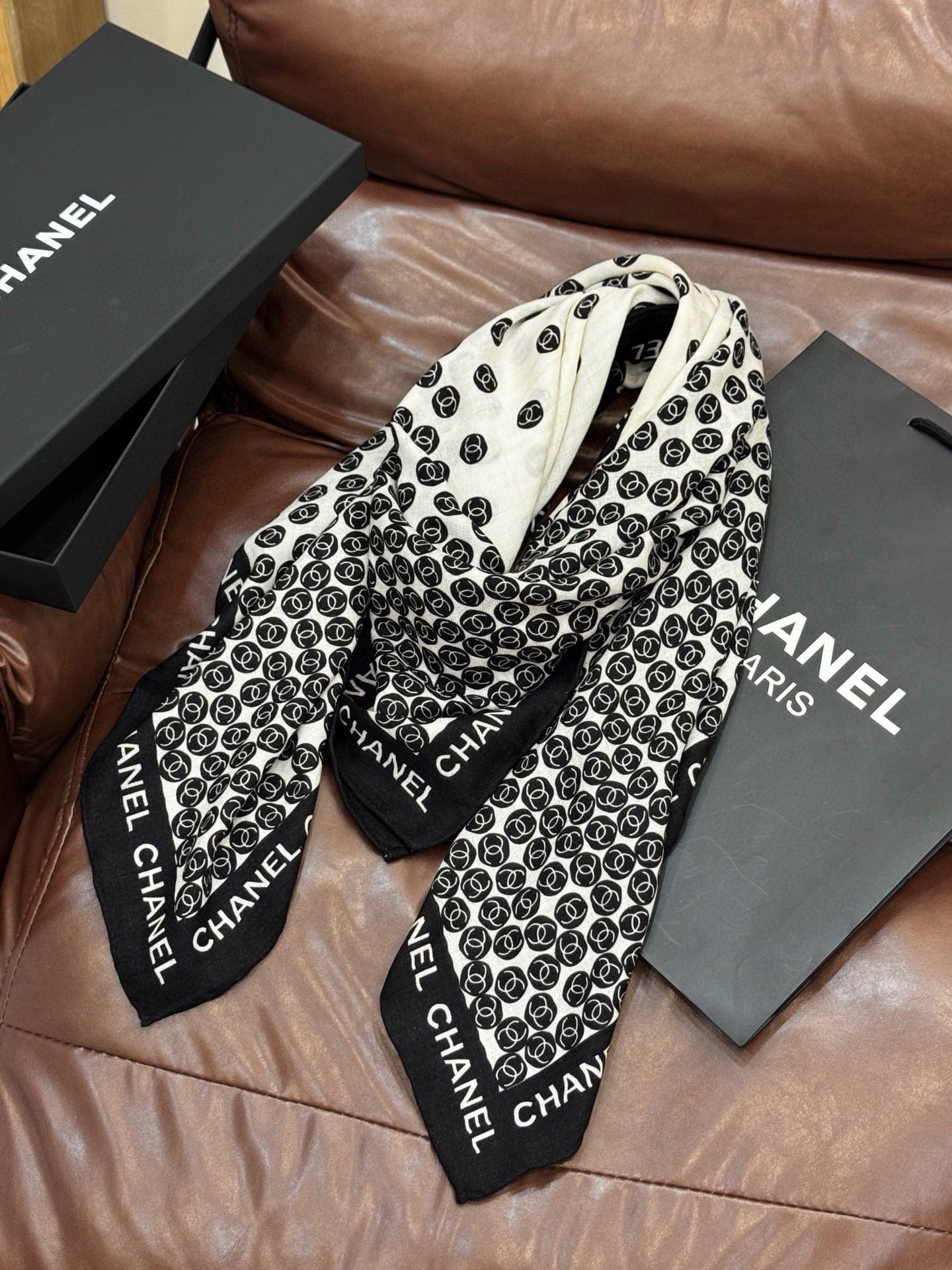 Chanel 25s秋冬新品～【140顶级丝绒双面同色披肩】25s 秋冬披肩设计真的好有突破粉色米色格优