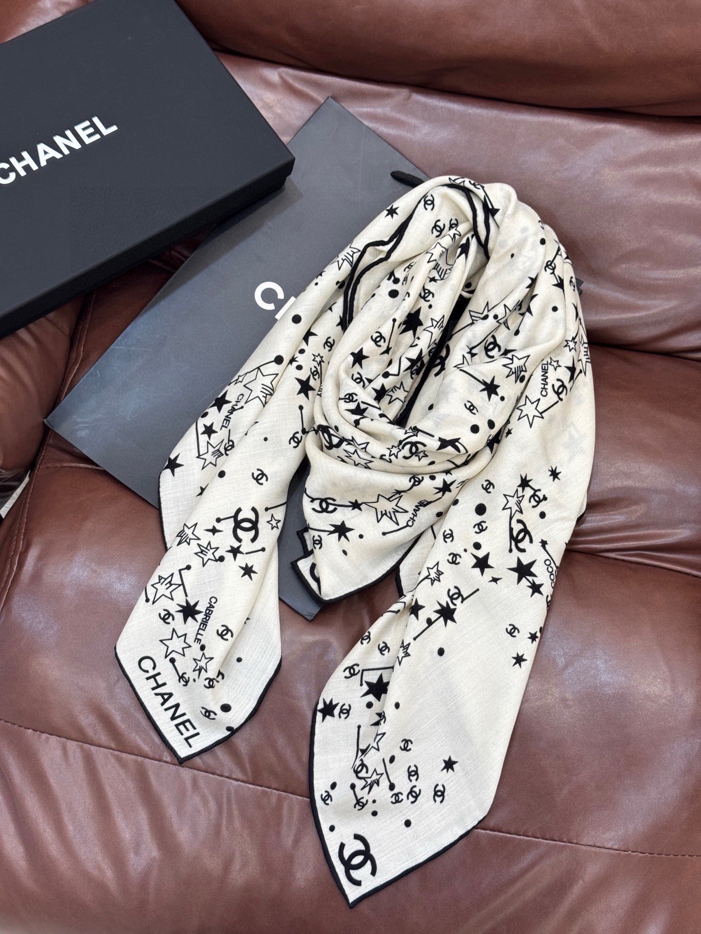 Chanel ~20。秋冬新品～【140顶级丝绒双面同色】繁星点点与双C的完美结合适合各种场合搭配使用黑