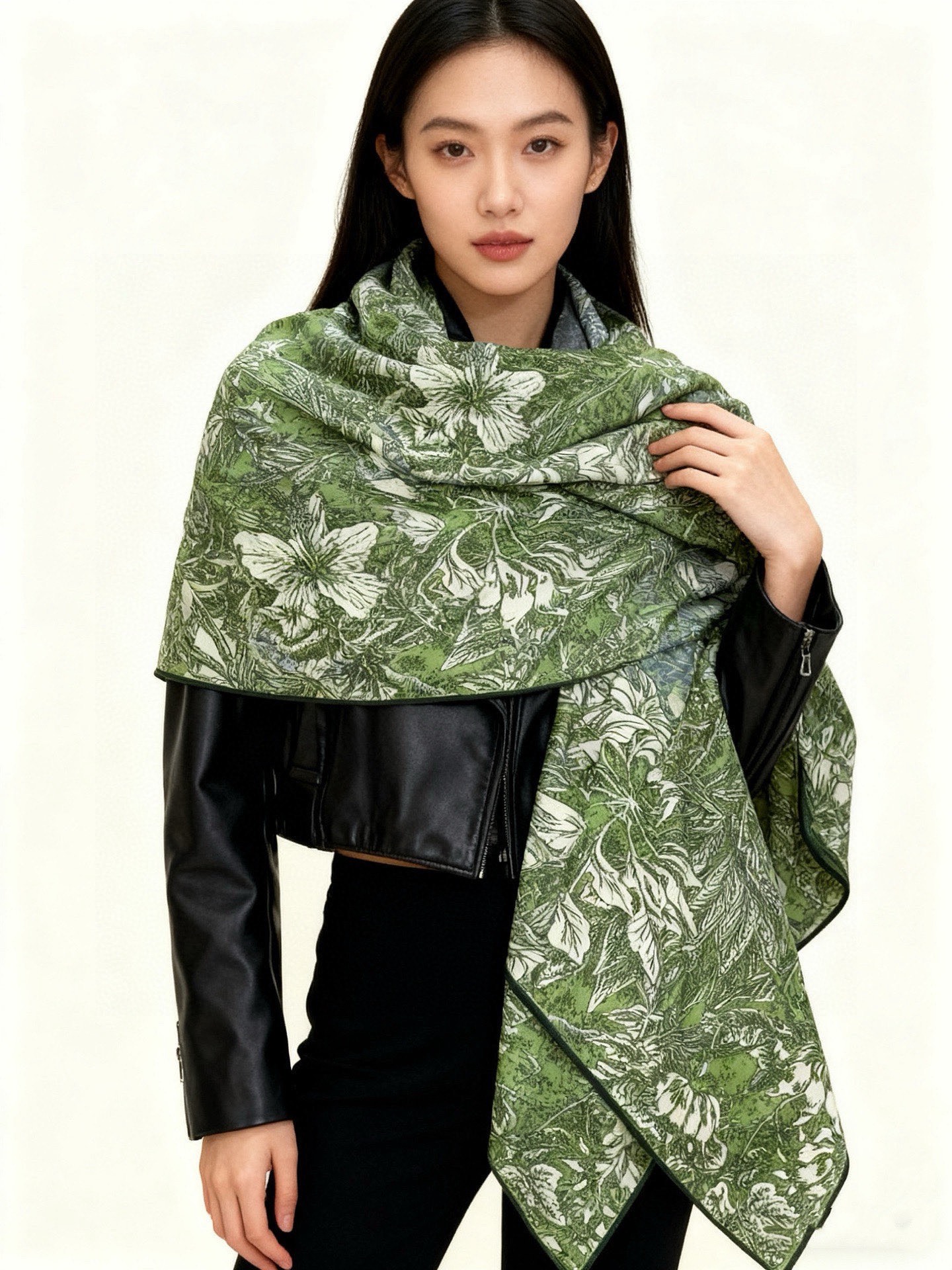 💟2025年秋冬抢先 上新💞【双面同色丝毛方巾】手工卷边山羊绒和真丝混纺披肩（70%山羊绒，30%桑蚕丝