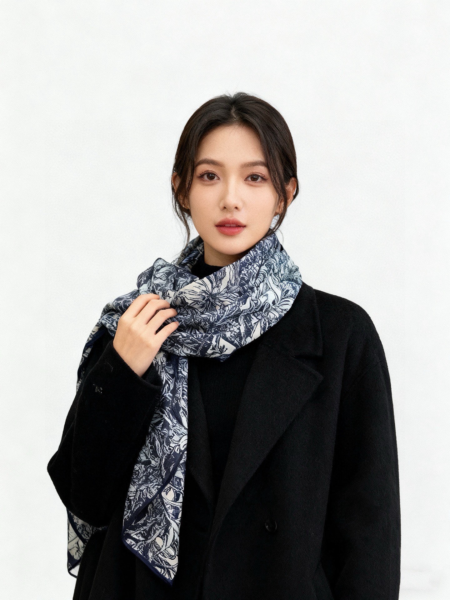 💟2025年秋冬抢先 上新💞【双面同色丝毛方巾】手工卷边山羊绒和真丝混纺披肩（70%山羊绒，30%桑蚕丝